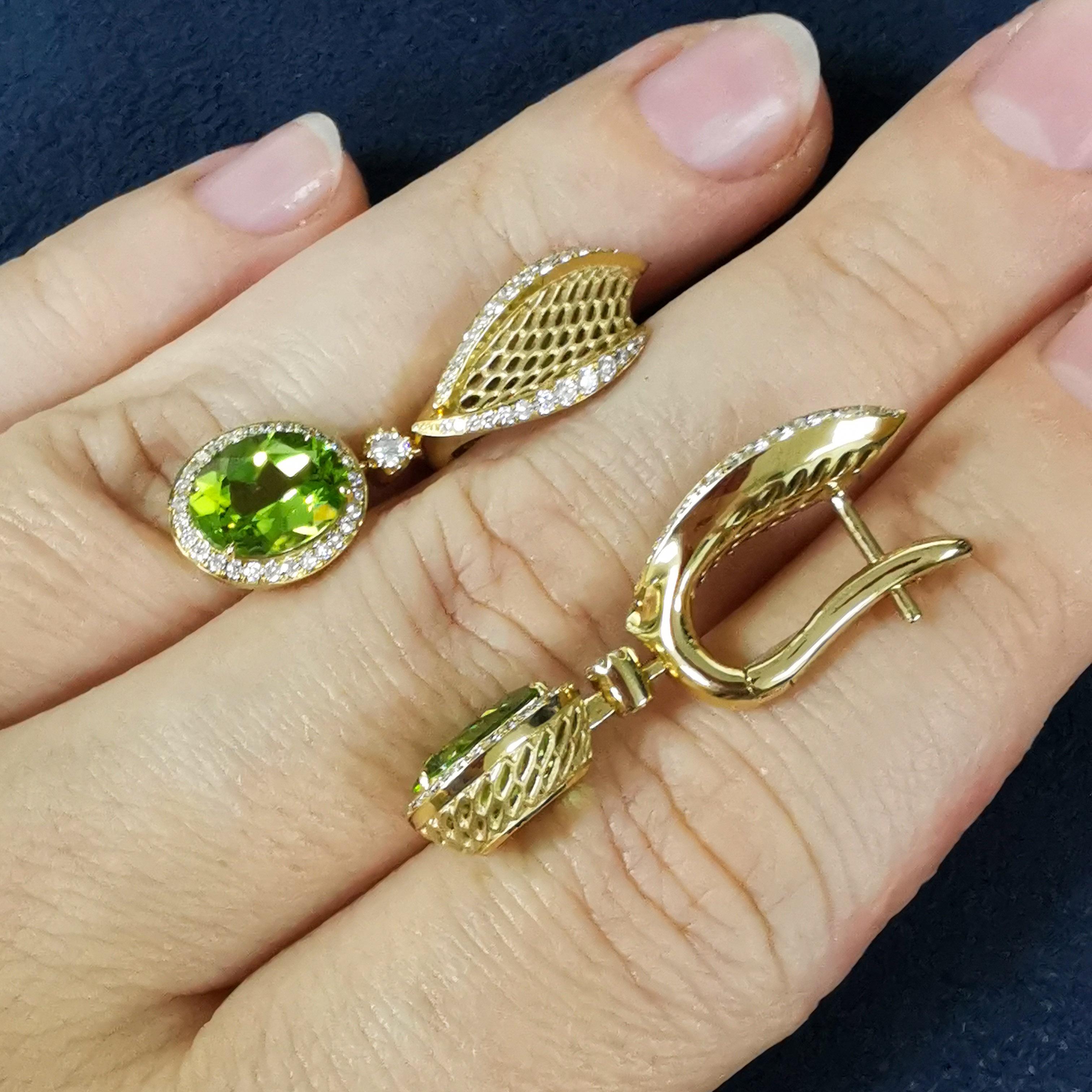 Peridot 4.03 Carat Diamonds 18 Karat Yellow Gold New Classic Earrings In Excellent Condition For Sale In Bangkok, TH