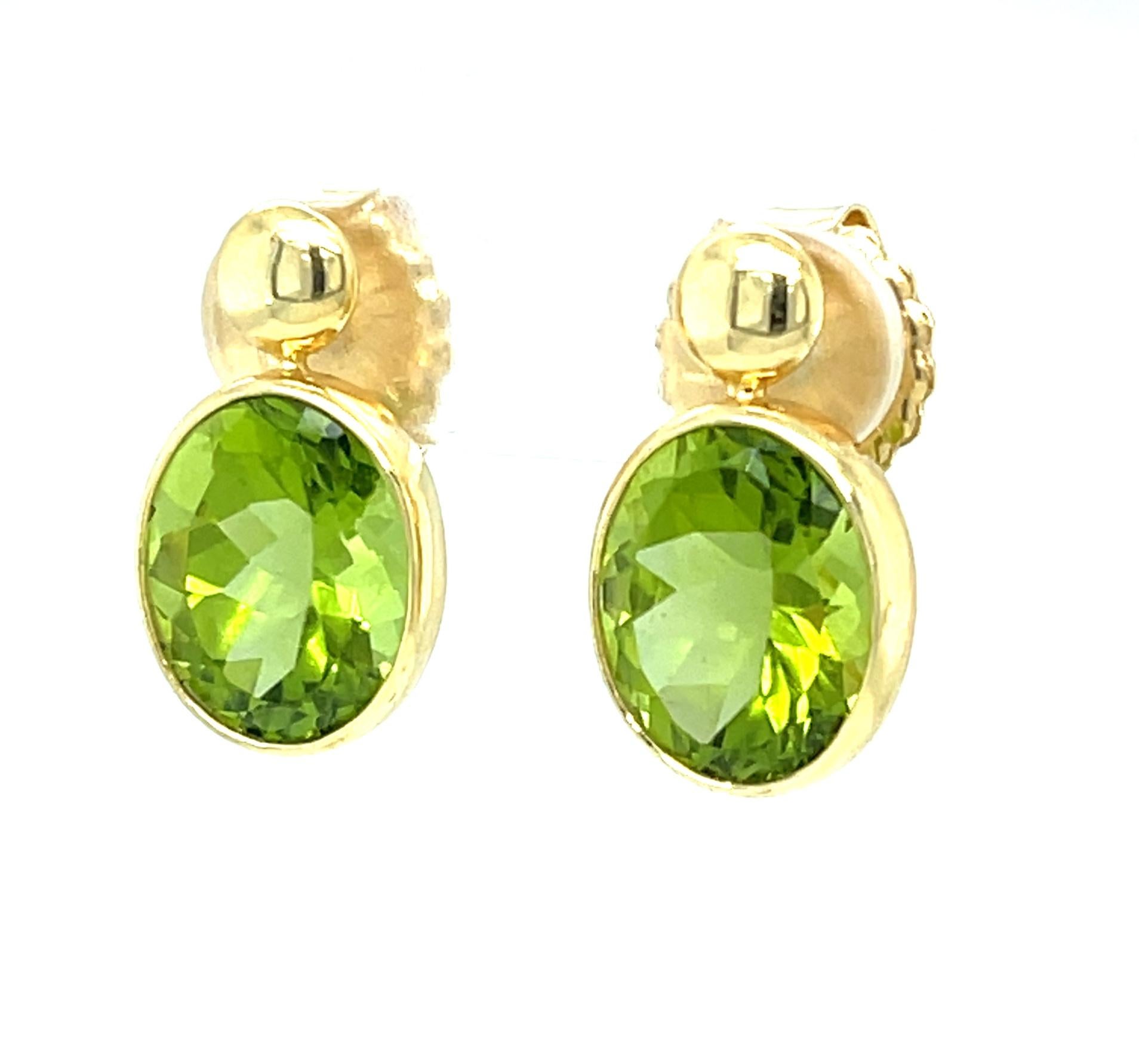 Artisan Peridot and 18k Yellow Gold Drop Earrings, 9.70 Carats Total For Sale