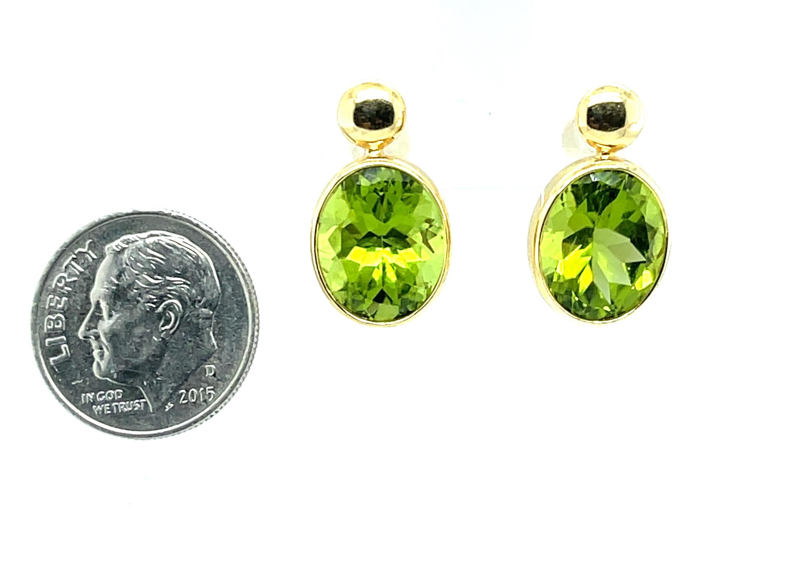 Peridot and 18k Yellow Gold Drop Earrings, 9.70 Carats Total For Sale 2