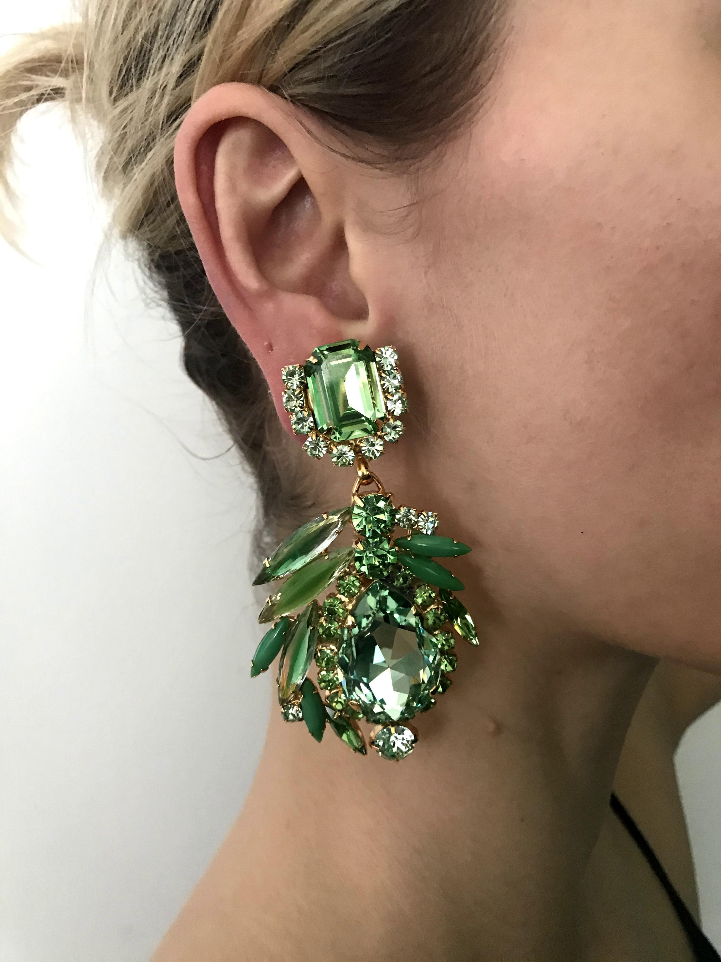 Peridot and Chrysolite Austrian Crystal Pendant Drop Earrings For Sale 1