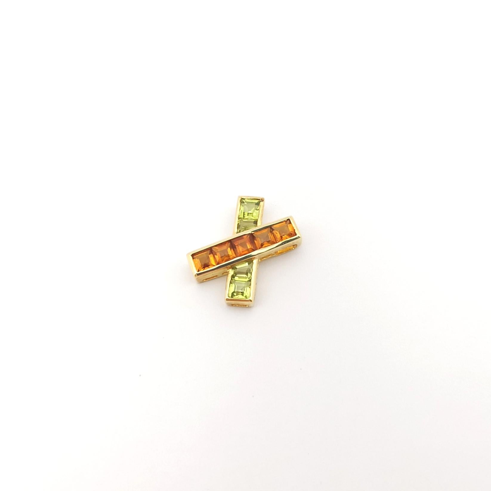 Peridot and Citrine Pendant set in 14K Gold Settings In New Condition For Sale In Bangkok, TH