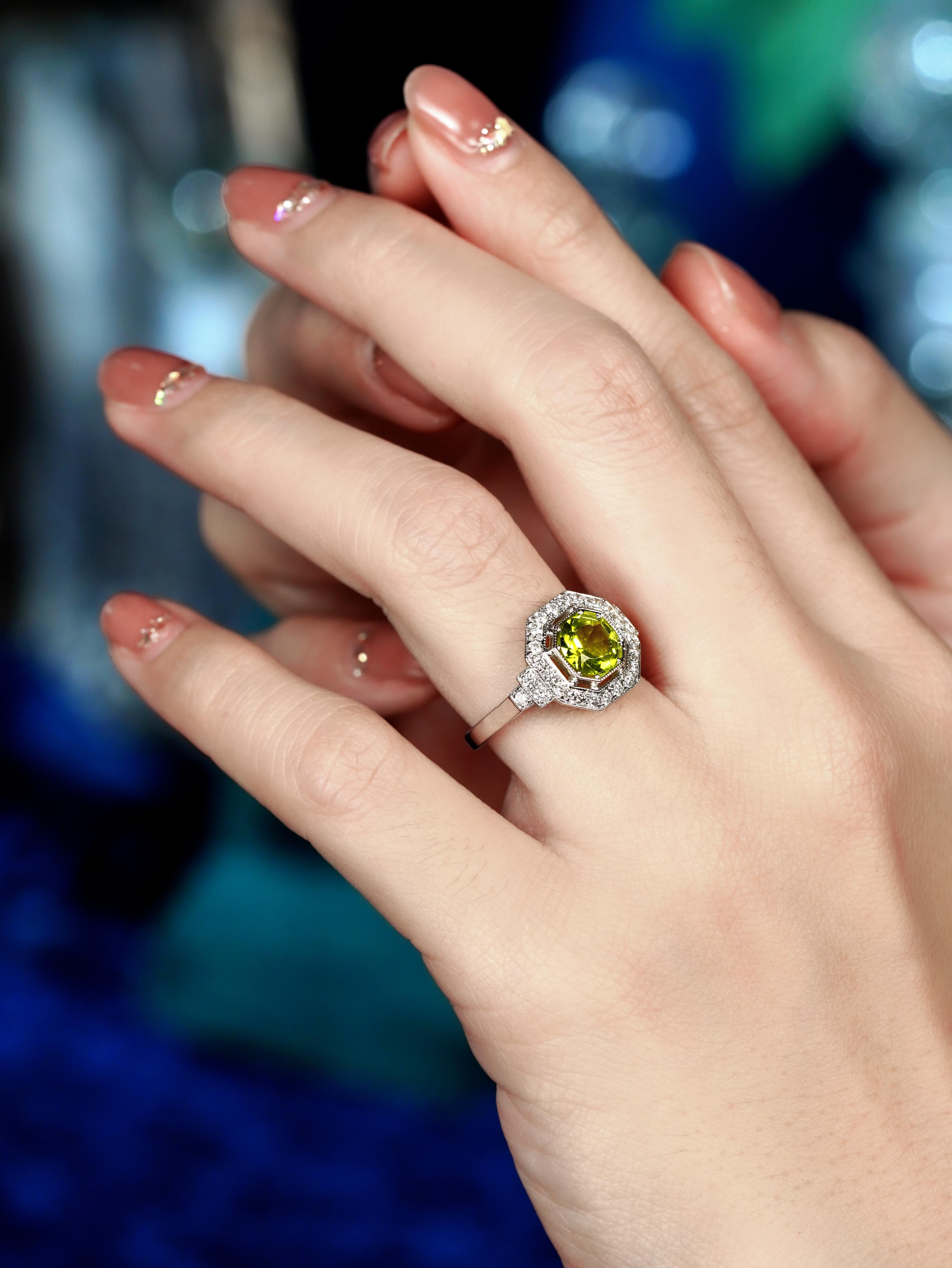 Art déco Peridot and Diamond Art Deco Style Engagement Ring in 14K White Gold en vente