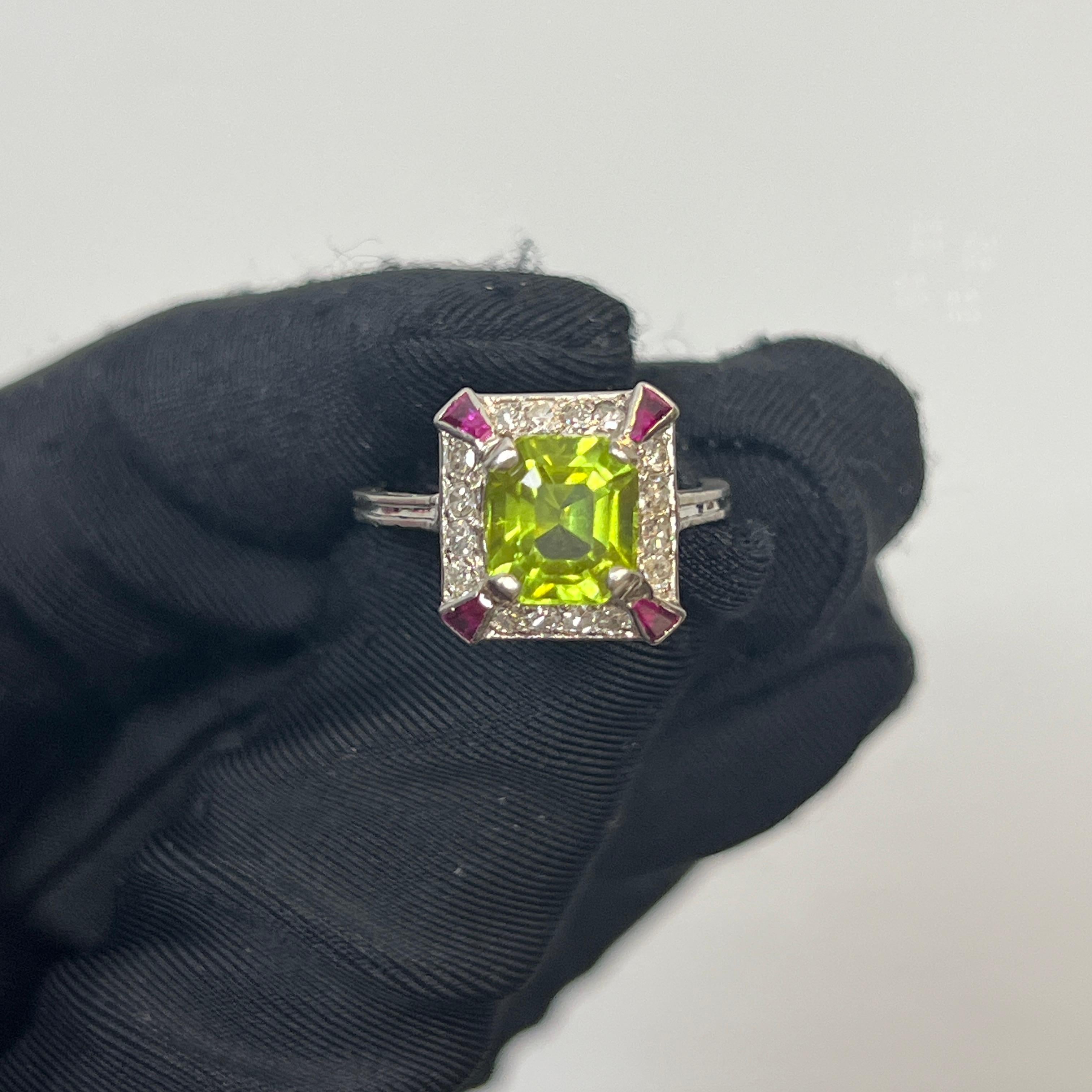 Ring mit Peridot und Diamant (Gemischter Schliff) im Angebot