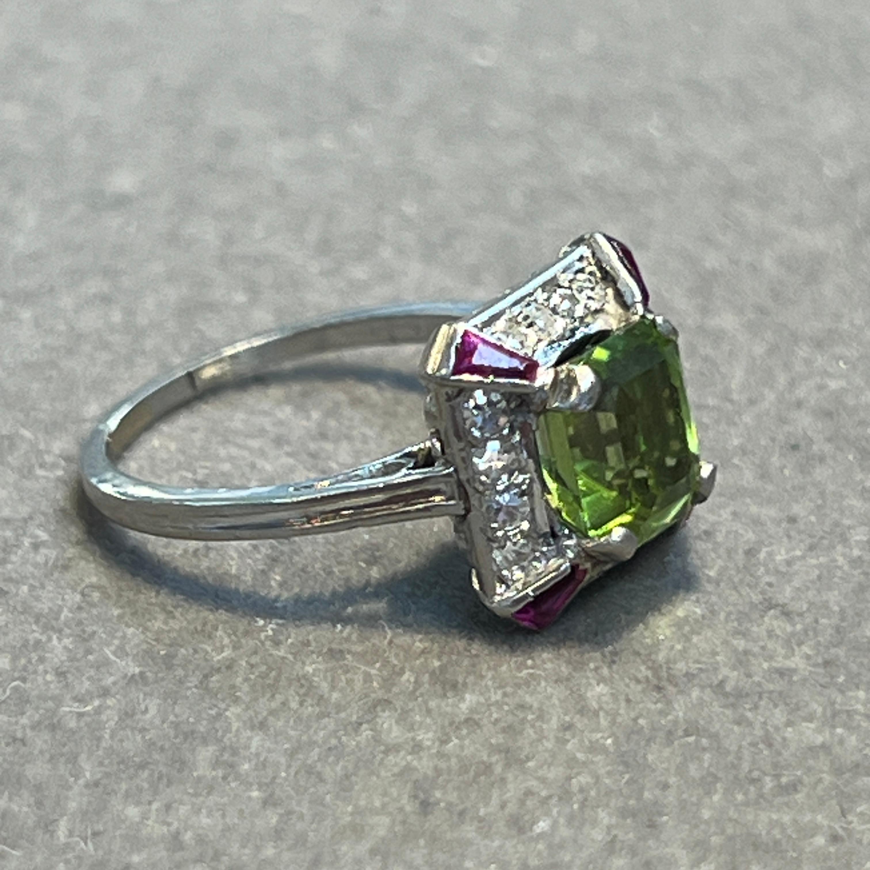 Ring mit Peridot und Diamant Damen im Angebot