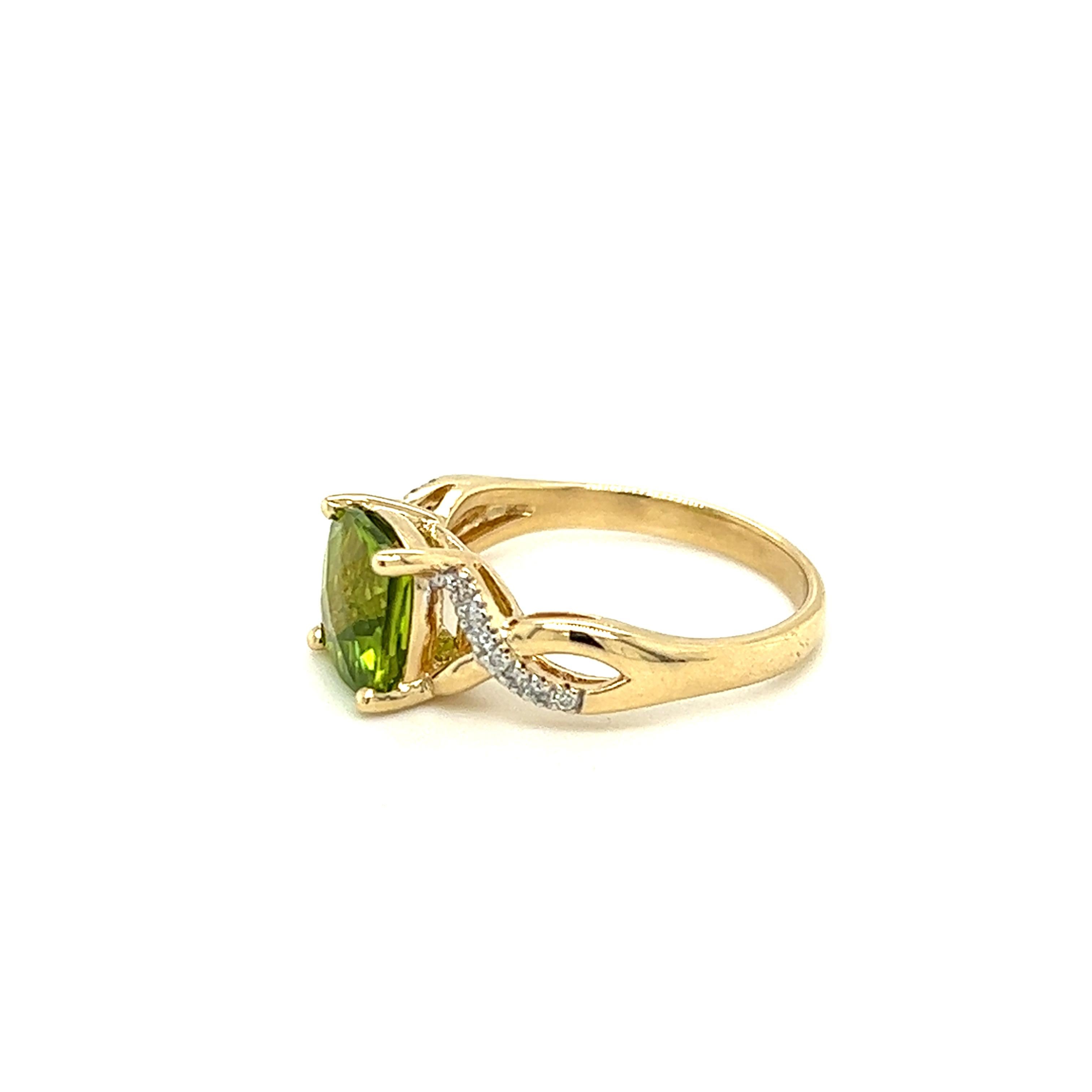 Contemporary Peridot and Diamond Ring in 14k Yellow Gold