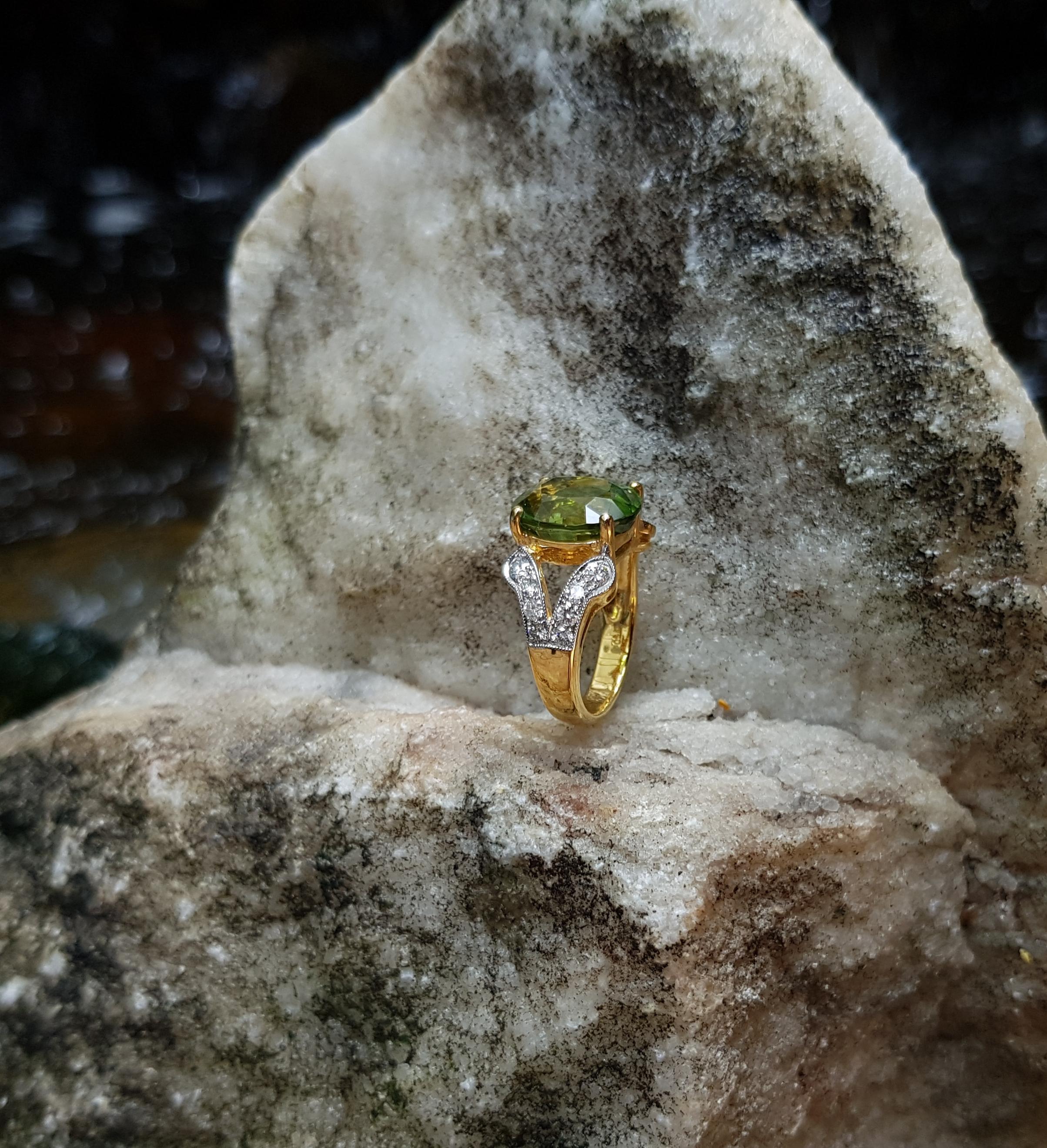 Women's Peridot and Diamond Ring in 18k Gold Setting For Sale