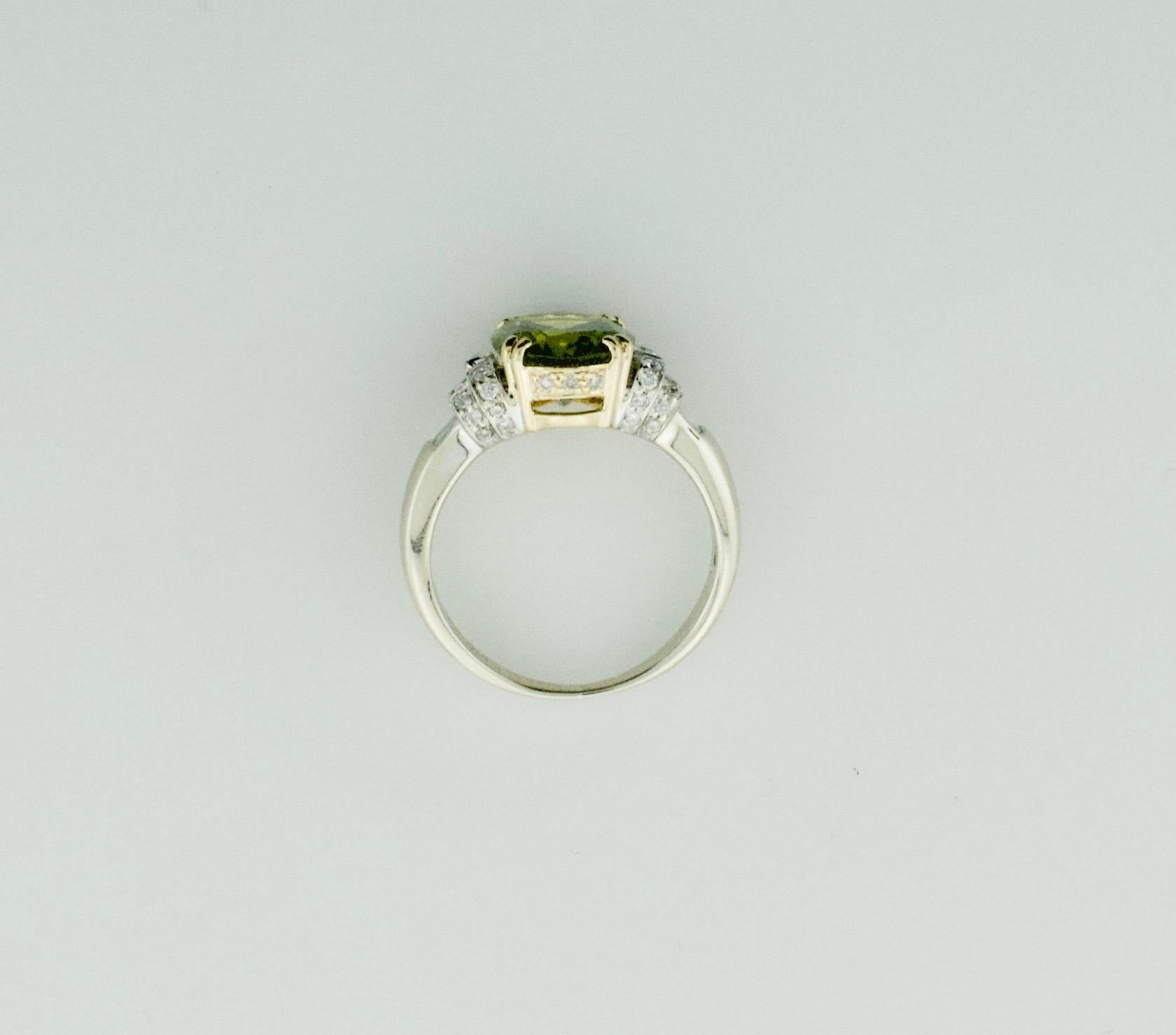 Peridot and Diamond Solitaire Ring in 18k In Excellent Condition For Sale In Wailea, HI