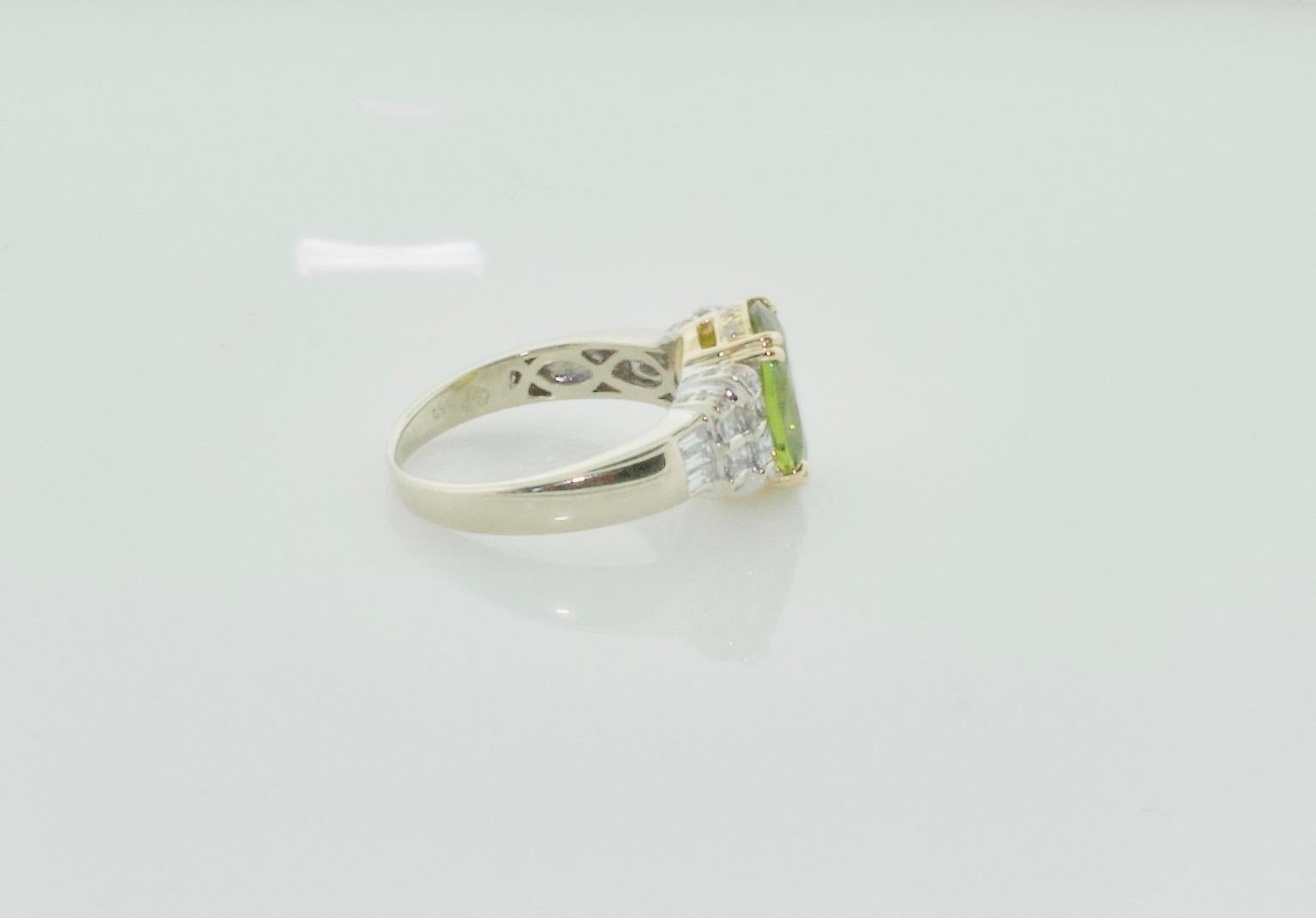 Women's or Men's Peridot and Diamond Solitaire Ring in 18k For Sale