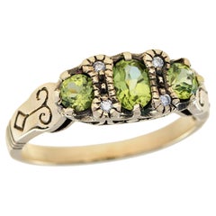 Bague vintage à trois pierres en or jaune massif 9 carats avec péridot et diamants