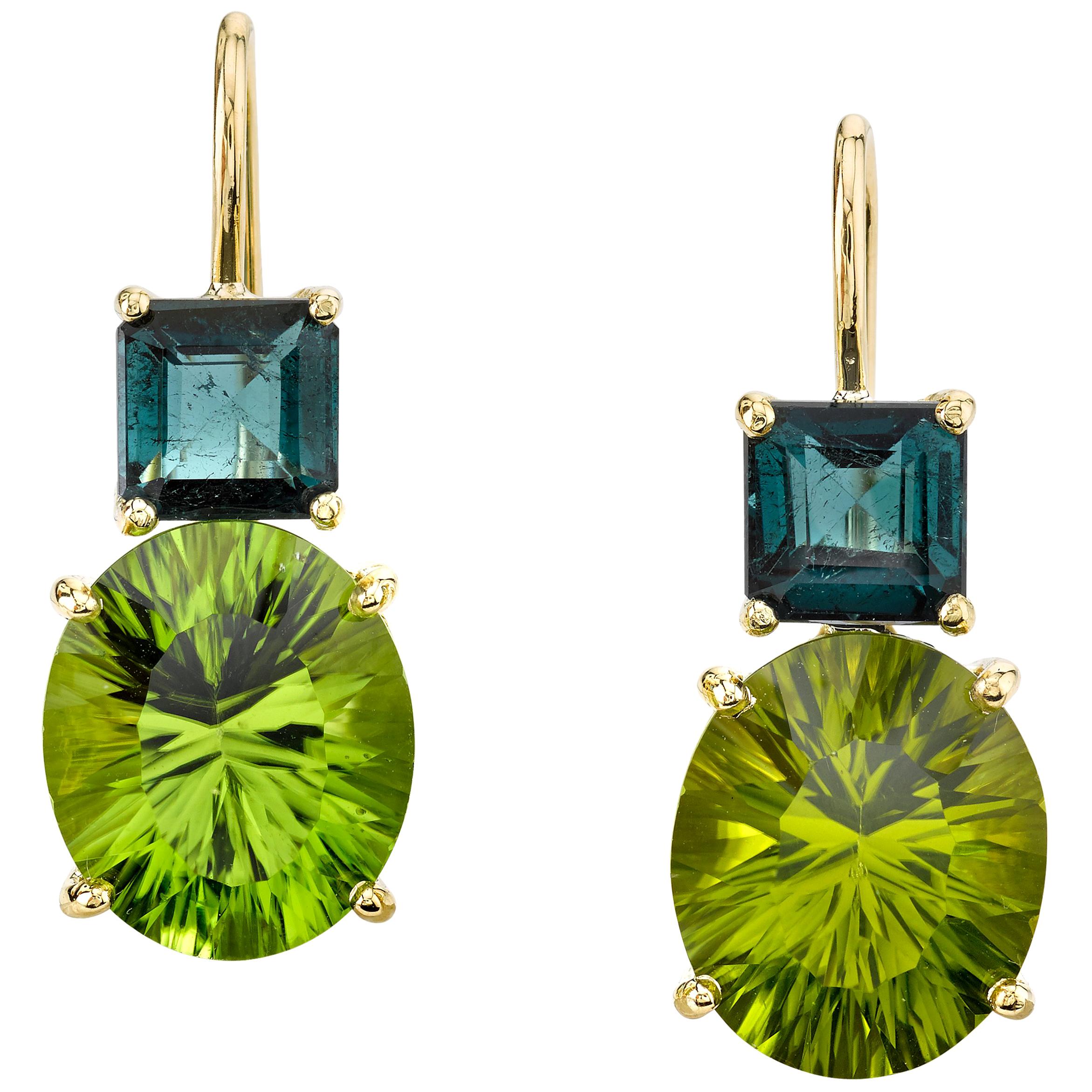 Peridot- und Indicolith-Turmalin-Tropfenohrringe aus 18 Karat Gelbgold