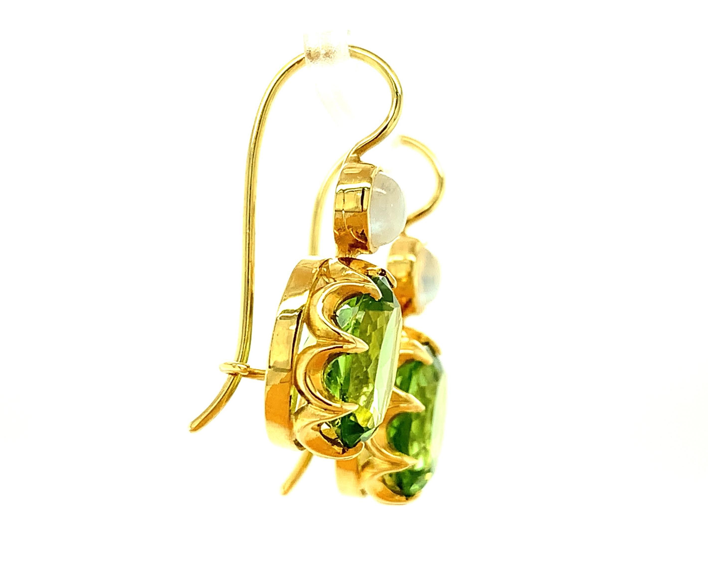 Peridot and Moonstone Cabochon Yellow Gold Lever Back Drop Dangle Earrings In New Condition In Los Angeles, CA