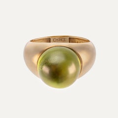 Peridot set on Mother-of-Pearl 18 kt Yellow Gold Cocktail Ring