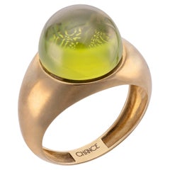 Peridot set on Mother-of-Pearl 18 kt Yellow Gold Cocktail Ring