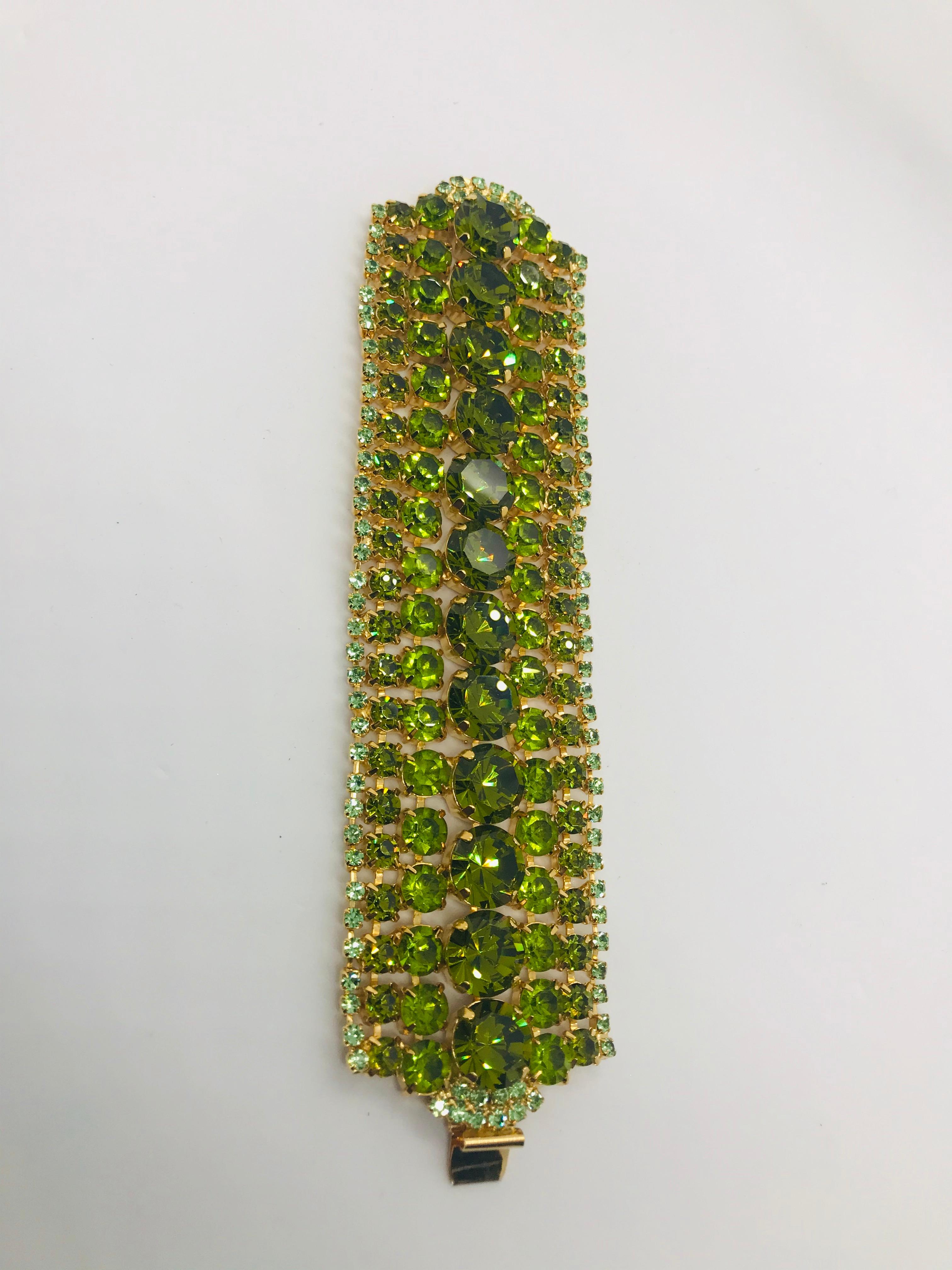 Peridot and Olivine Austrian Crystal Flex Cuff Bracelet In New Condition For Sale In Toronto, CA
