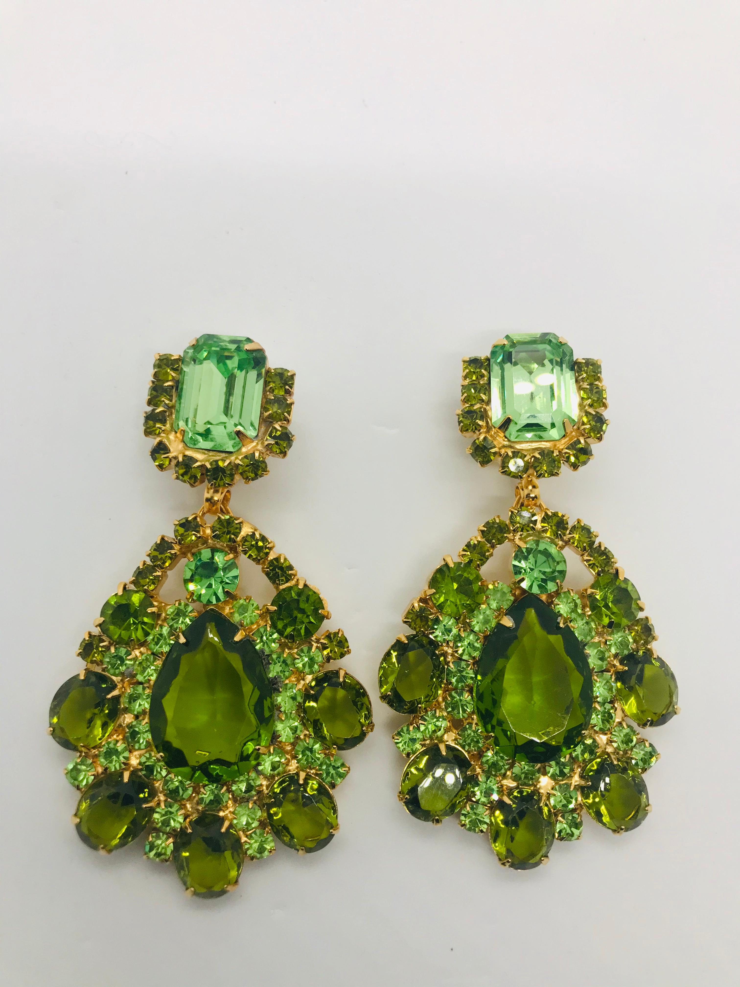 These bold colour saturated peridot and olivine Austrian crystal pendant drop earrings will add a pop of colour to any outfit, whether dressy or casual!  The earring drops feature large, dense olivine coloured 1950s Czech unfoiled pear shape stones.