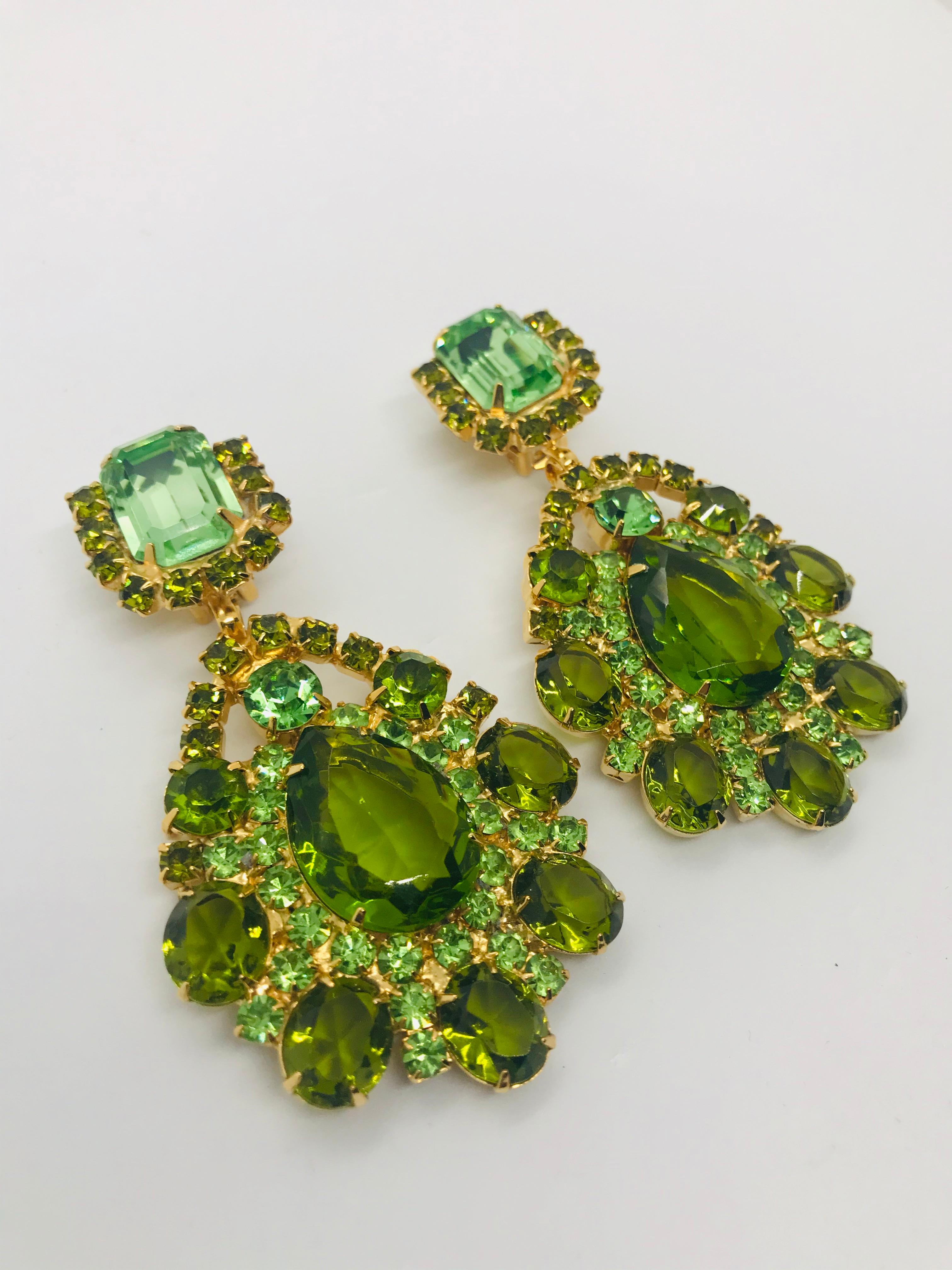 Gilded Age Peridot and Olivine Austrian Crystal Pendant Drop Clip Earrings For Sale