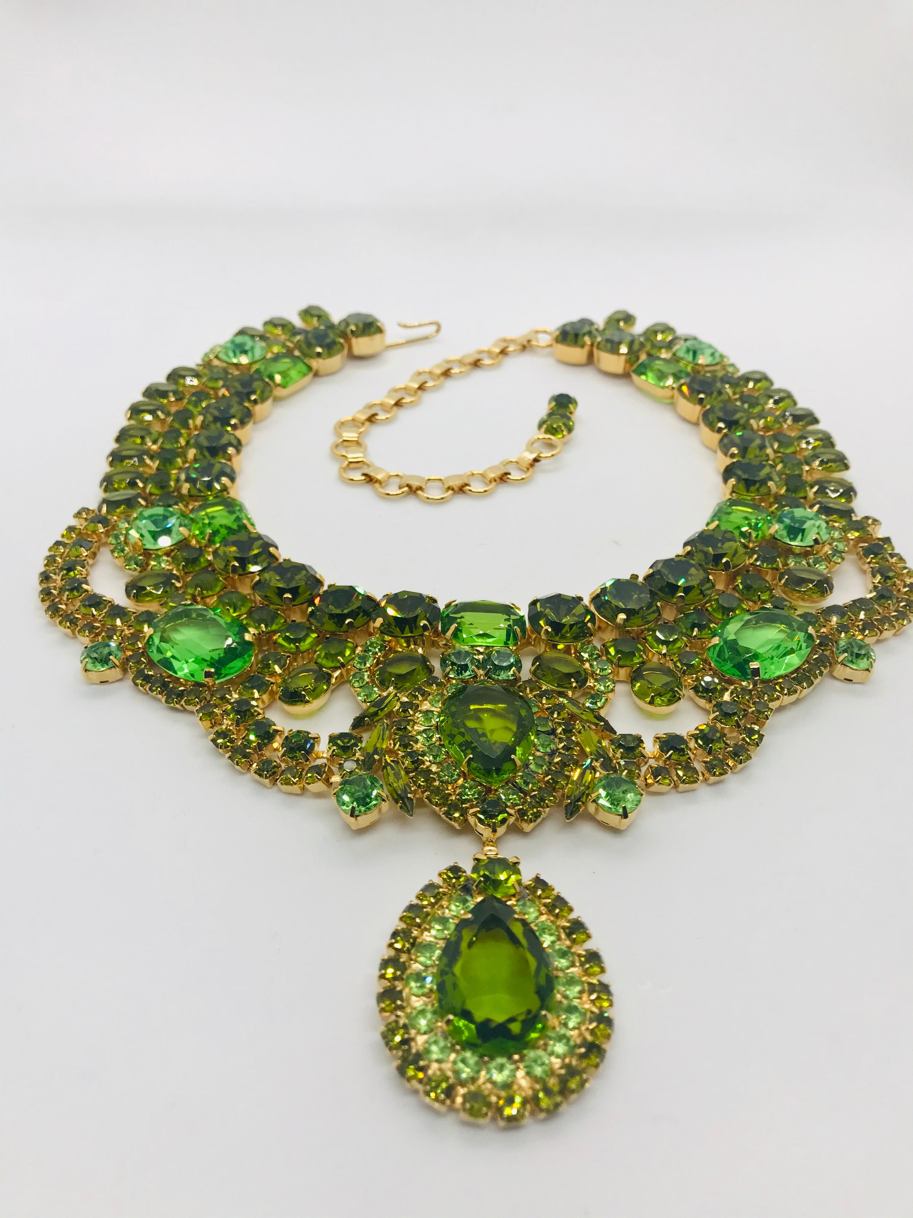 If you like bold tone on tone colour, our peridot and olivine Austrian crystal swag collar necklace is the necklace for you!  The center of the necklace features a pear shaped center drop and several large cushion shaped vintage 1960s Swarovski