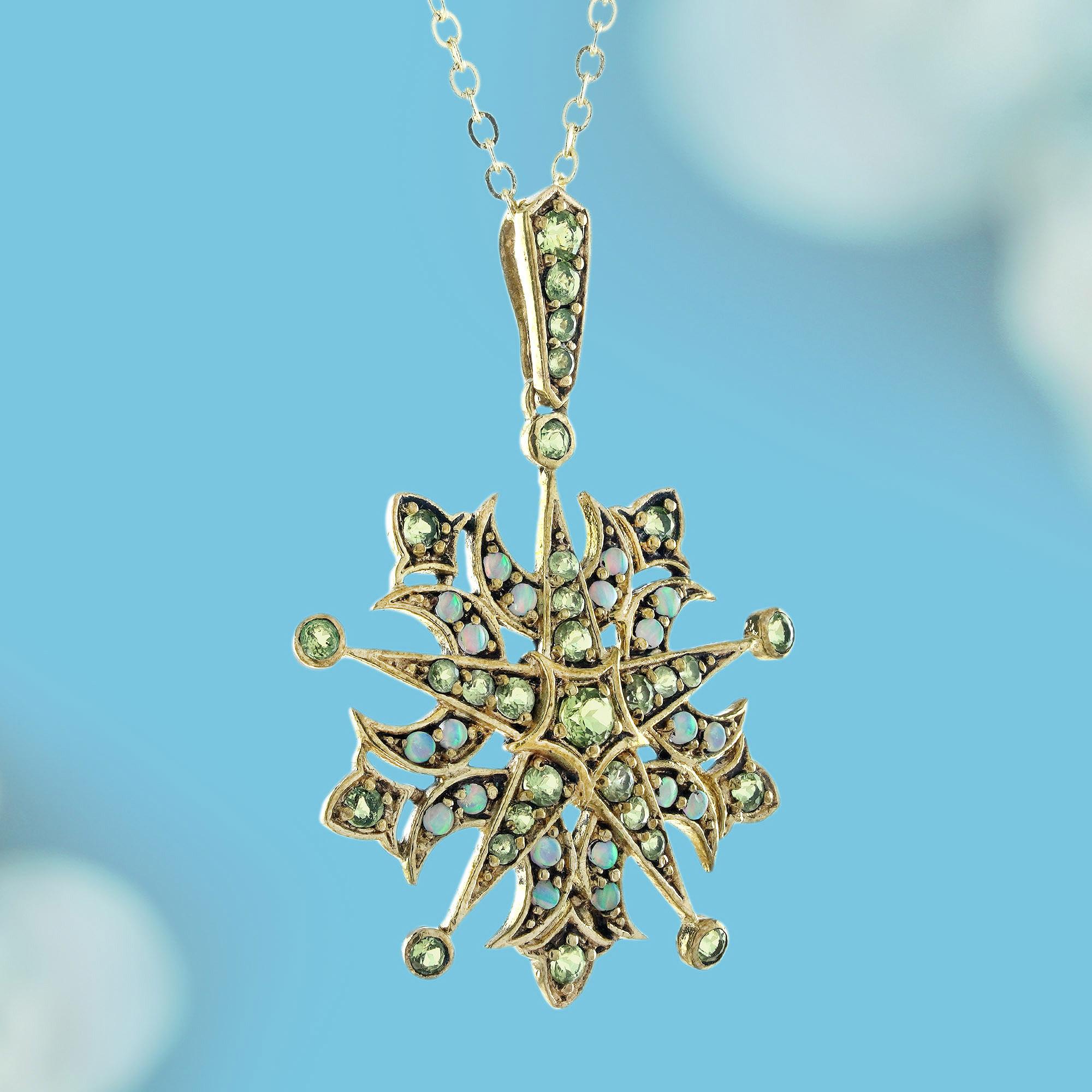 Victorien Pendentif étoile de style victorien en or jaune 14K avec péridot et opale en vente