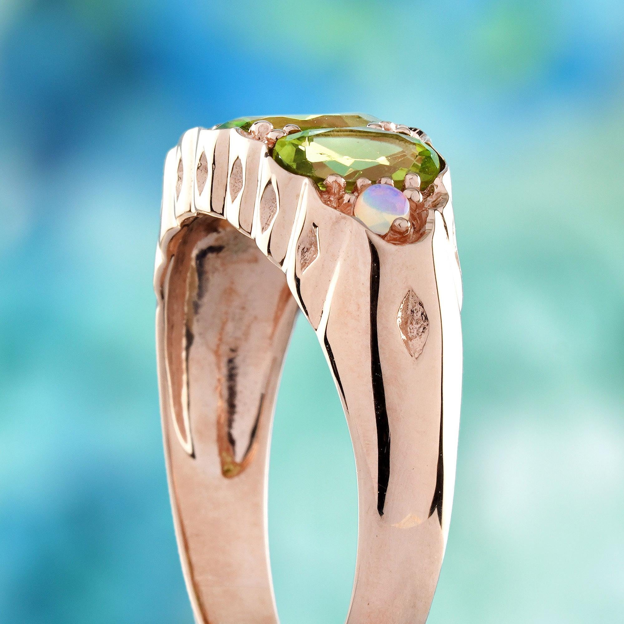 Peridot and Opal Vintage Style Three Stones Ring in Solid 9K Rose Gold Unisexe en vente