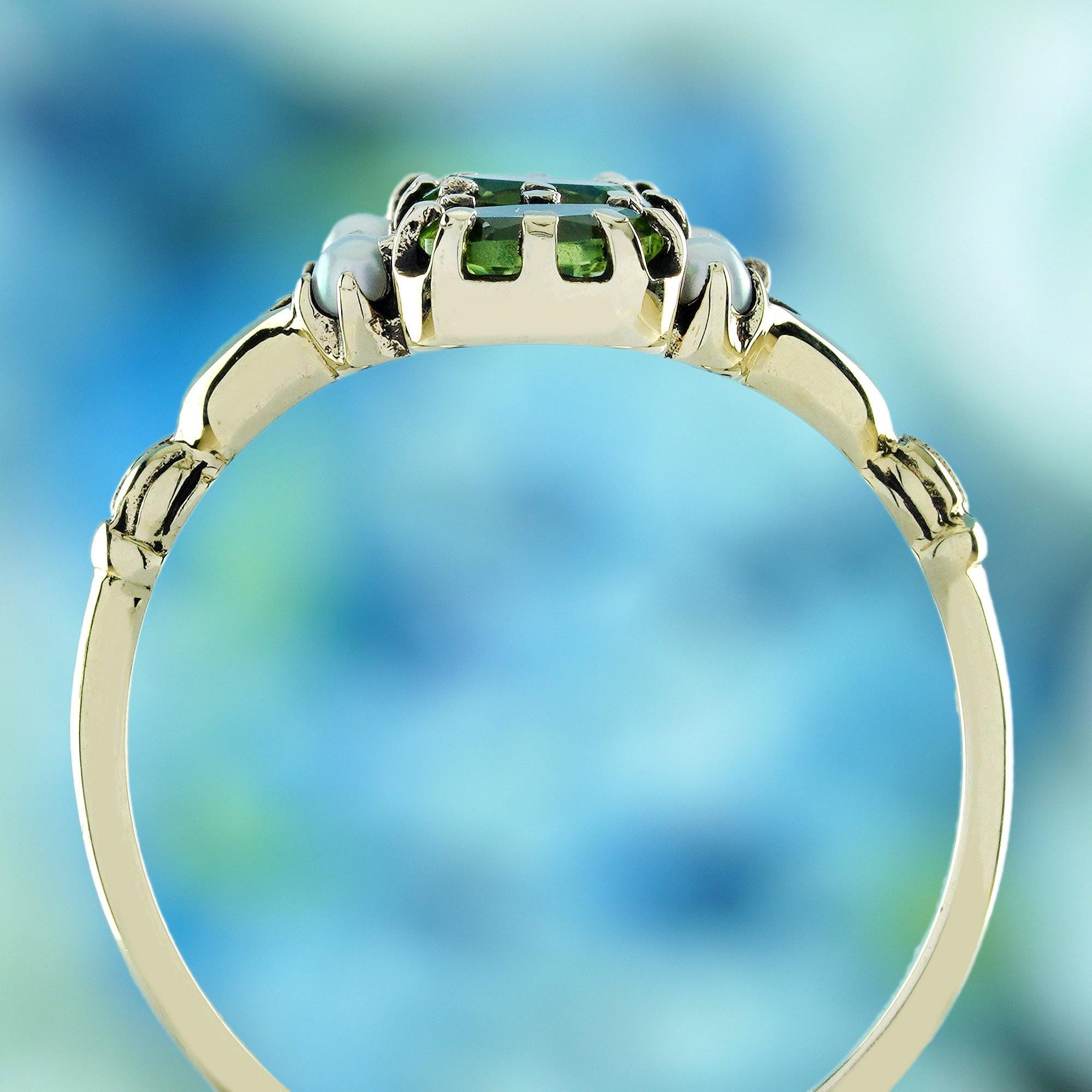 Peridot and Pearl Vintage Style Three Stones Ring in Solid 9K Yellow Gold In New Condition For Sale In Bangkok, TH