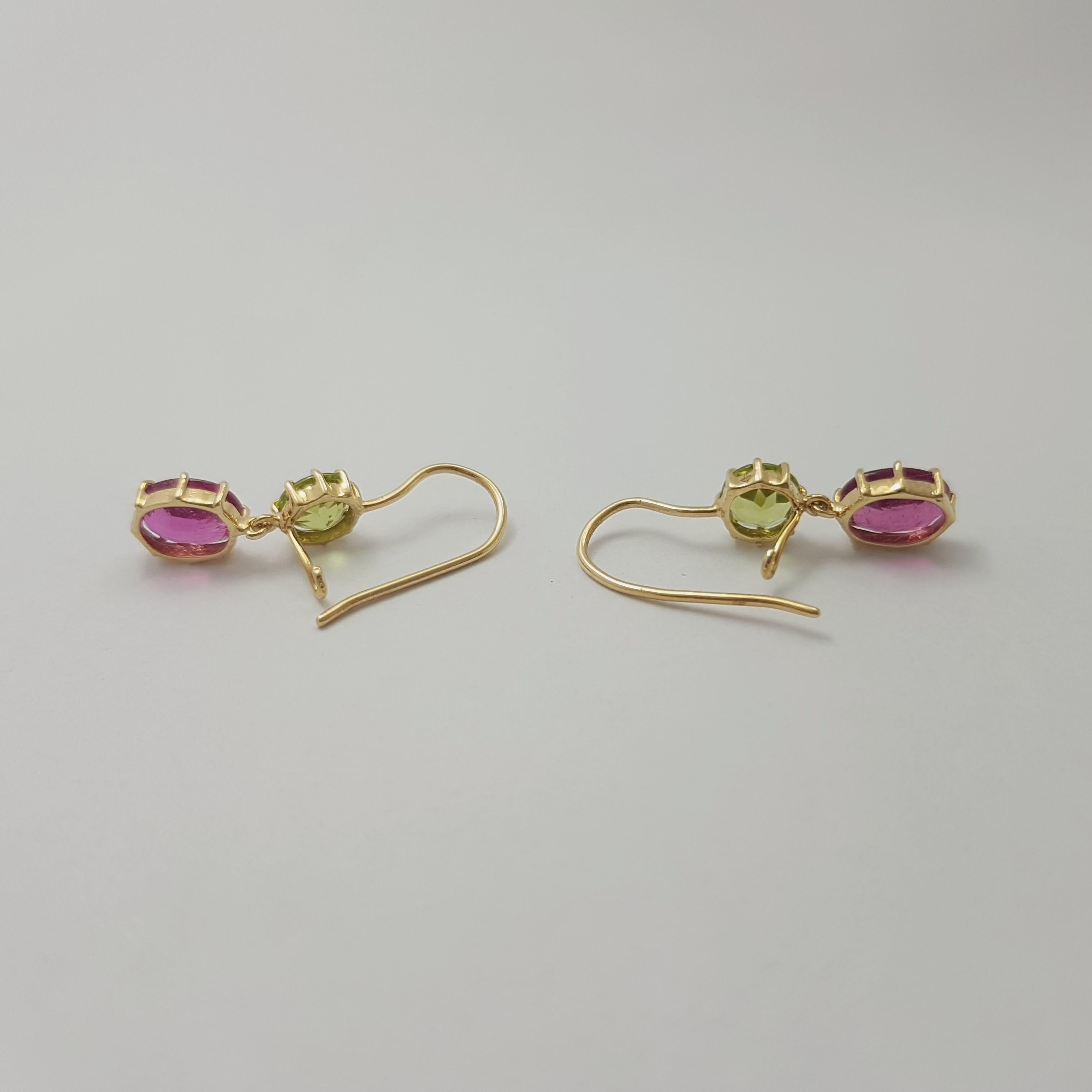 Peridot and Rubellite Earrings set in 18K Gold Settings in vendita 1