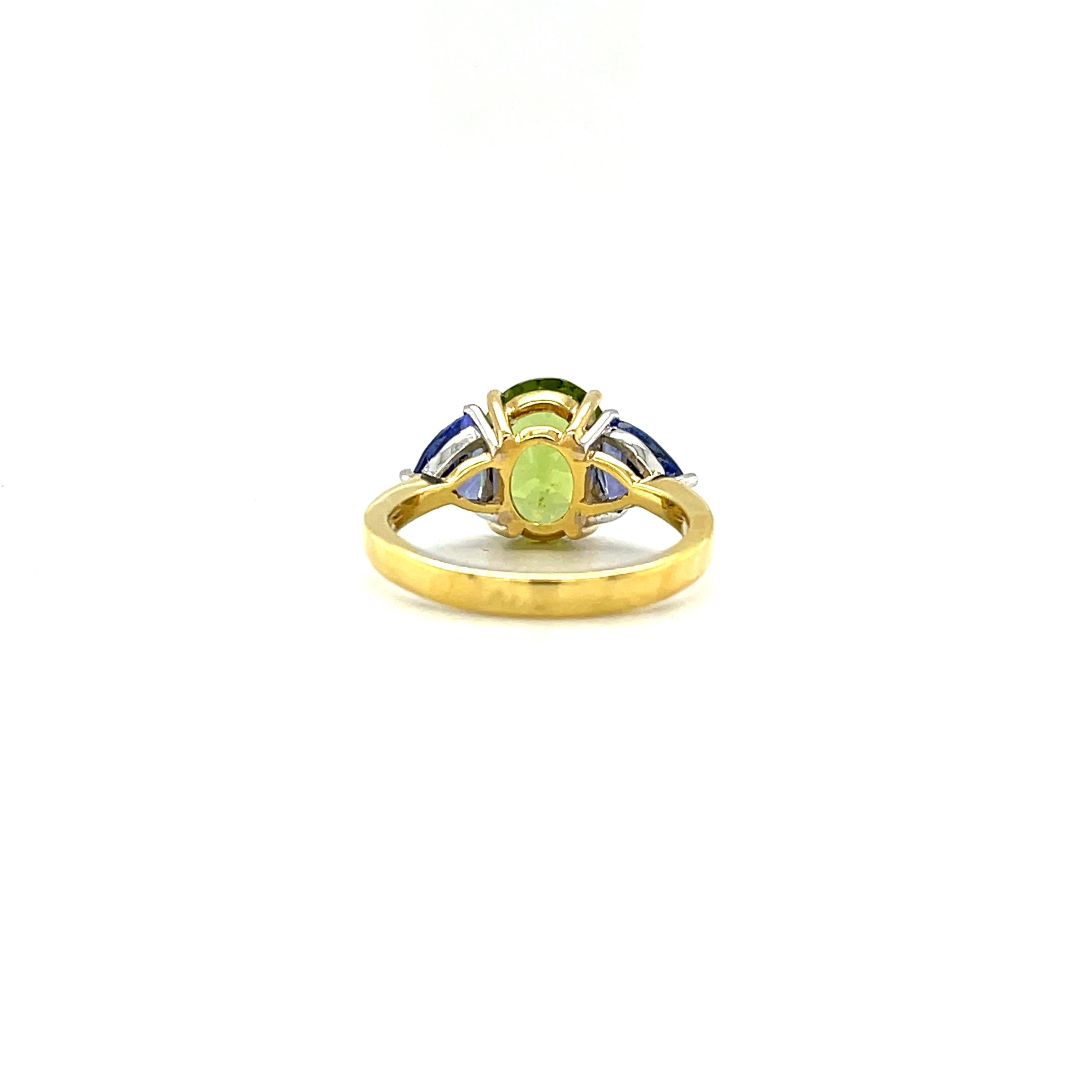 Peridot and Tanzanite Three-Stone Ring in Yellow and White Gold, 3.62 Carats (JS For Sale 1