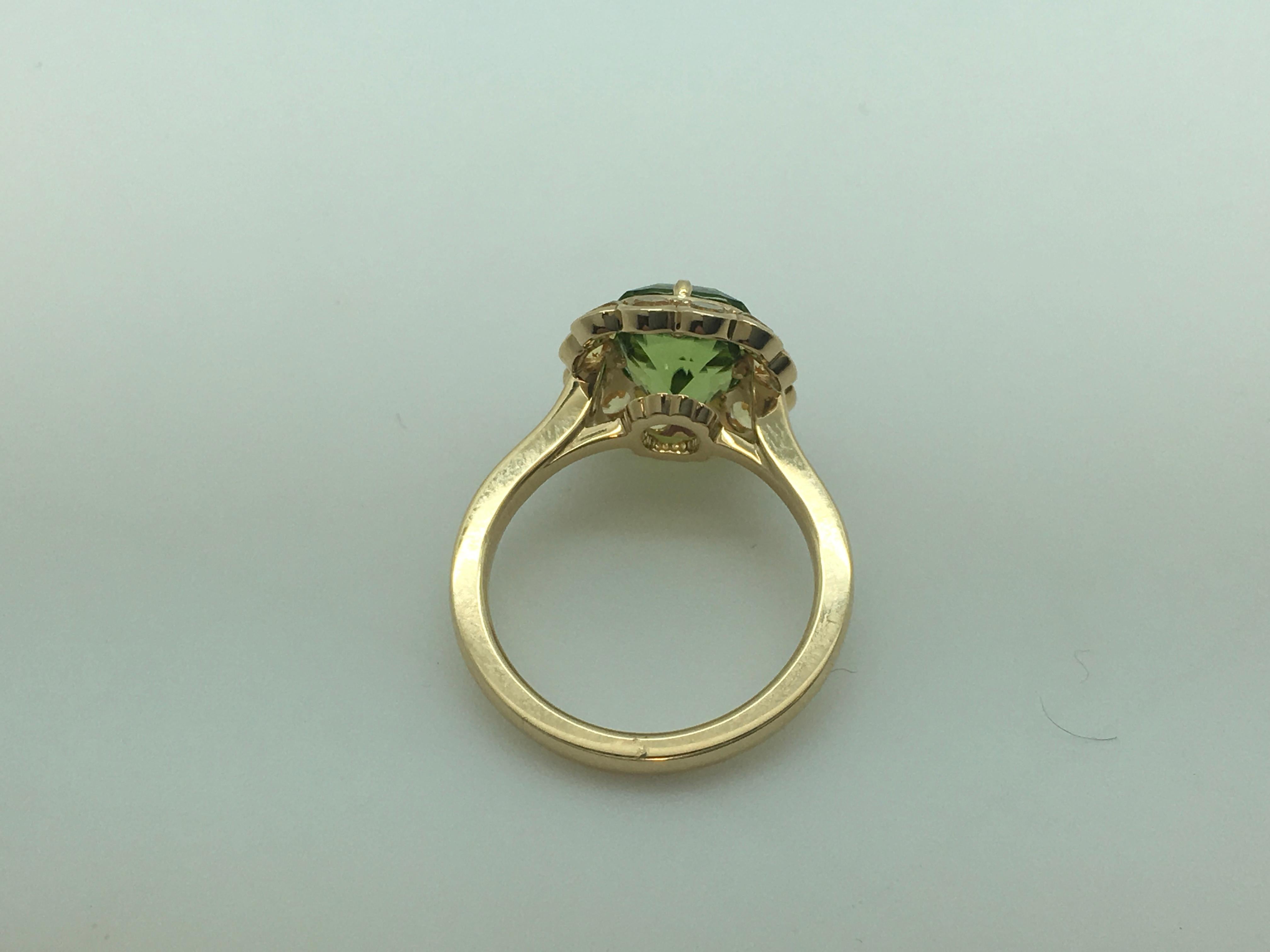 Women's or Men's Peridot and Yellow Sapphire 18 Karat Handcrafted Yellow Gold Ring For Sale
