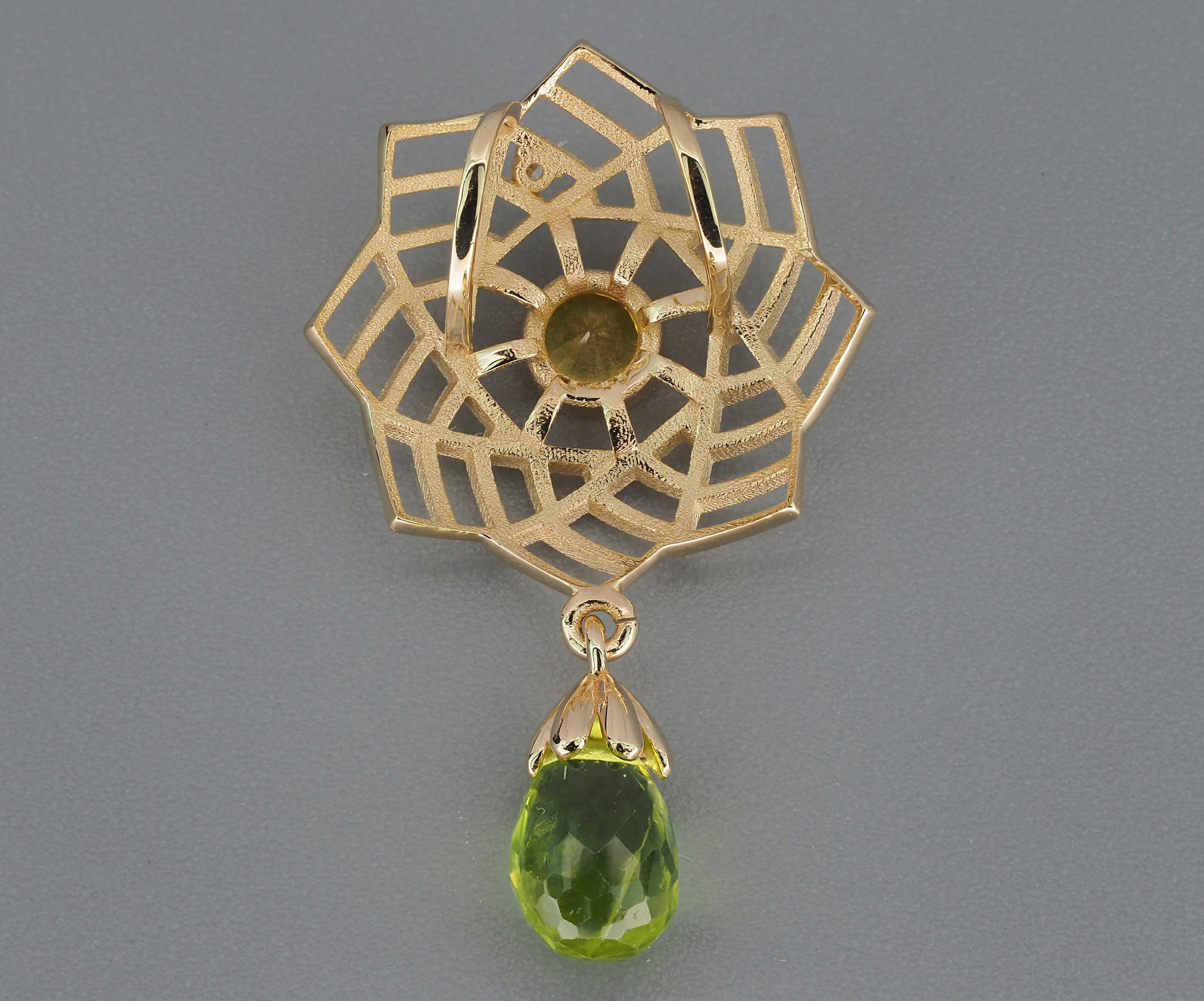 Peridot and Yellow Sapphire Pendant in 14k Gold For Sale 3
