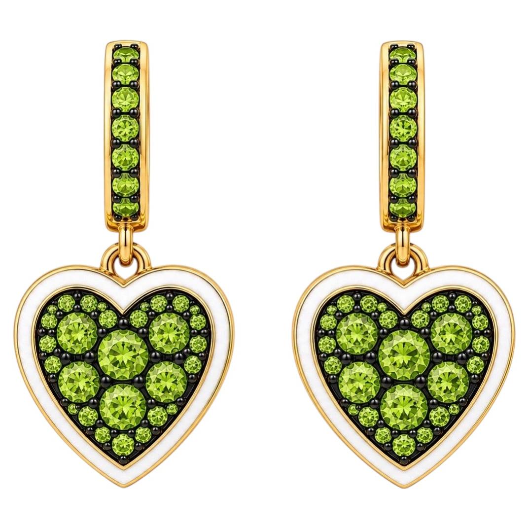 Boucles d'oreilles en forme de cœur avec péridot (pierre de naissance), émail blanc et or 14 carats, par Meghna Jewels en vente