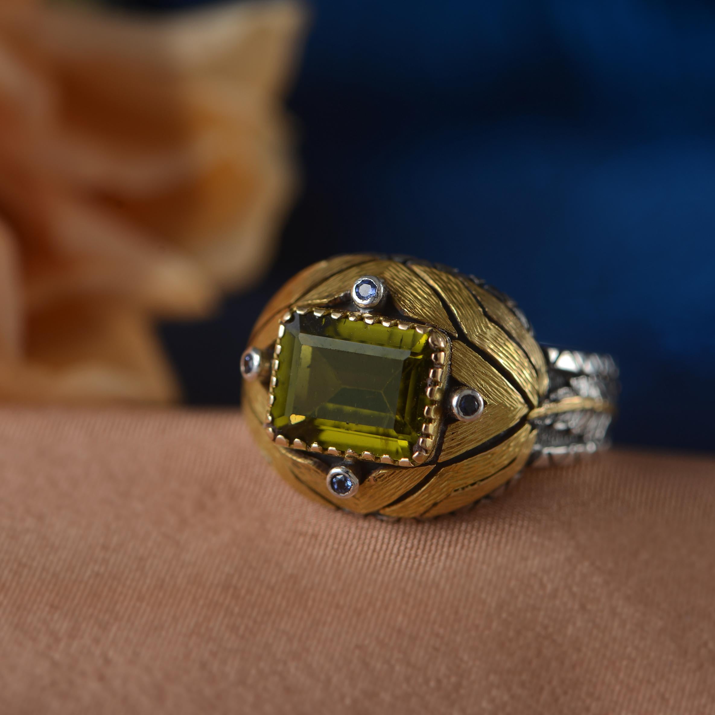 Contemporary Peridot Blue Sapphire 18k Gold Silver Cocktail Ring For Sale