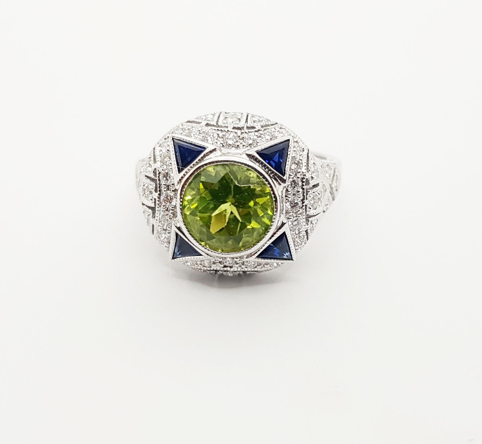 Peridot, Blue Sapphire and Diamond Ring Set in 18 Karat White Gold Settings For Sale 2