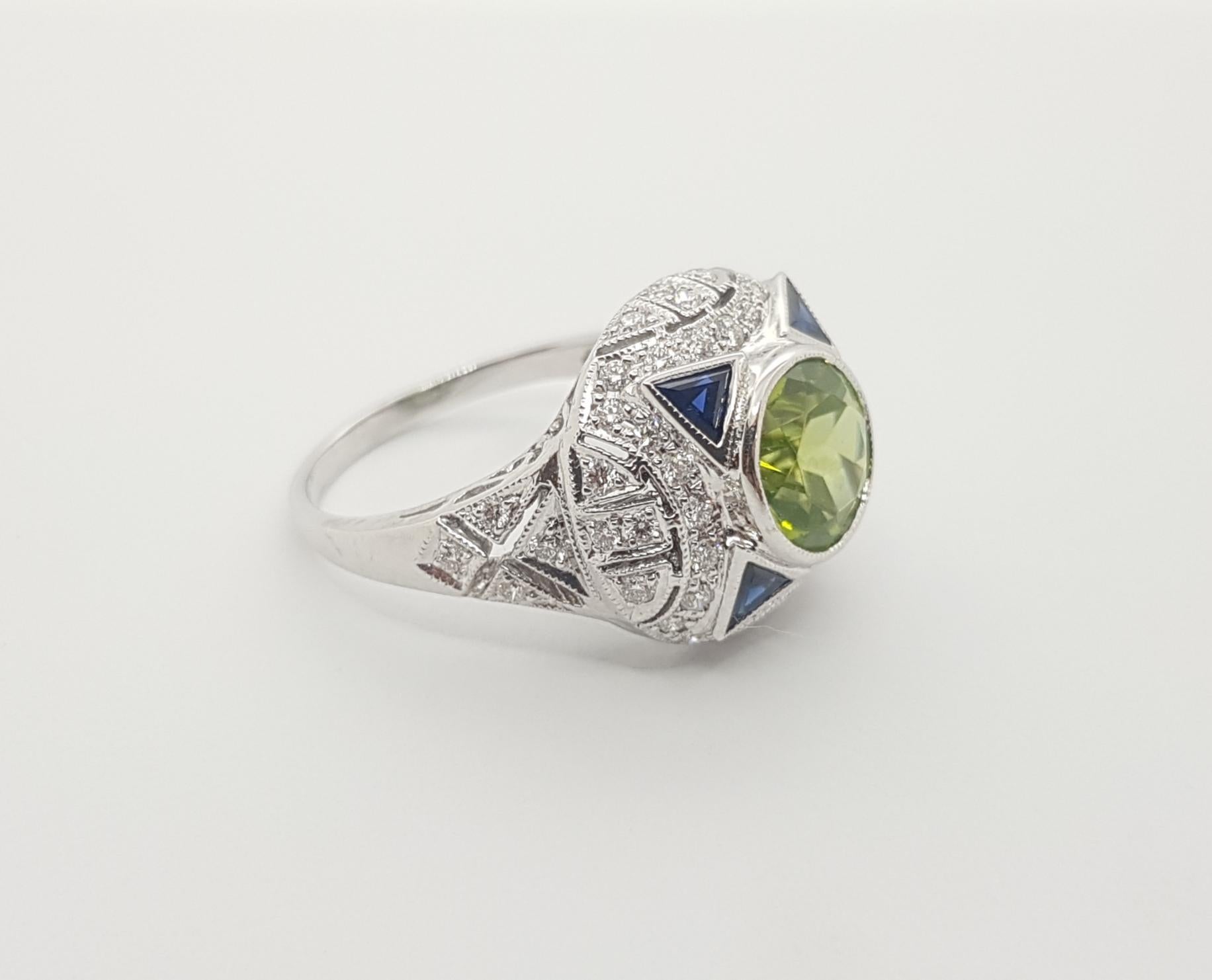 Peridot, Blue Sapphire and Diamond Ring Set in 18 Karat White Gold Settings For Sale 3
