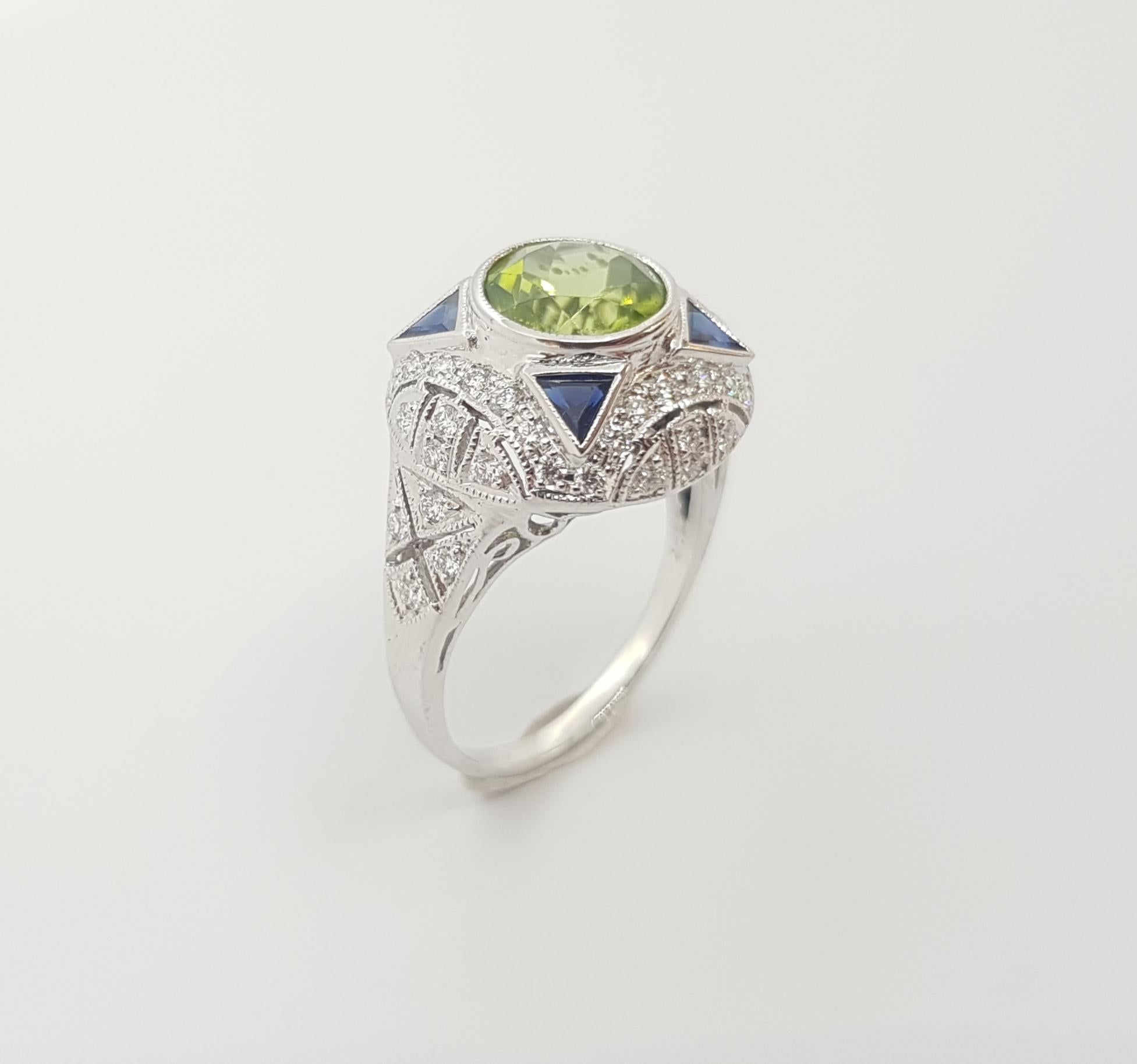 Peridot, Blue Sapphire and Diamond Ring Set in 18 Karat White Gold Settings In New Condition For Sale In Bangkok, TH