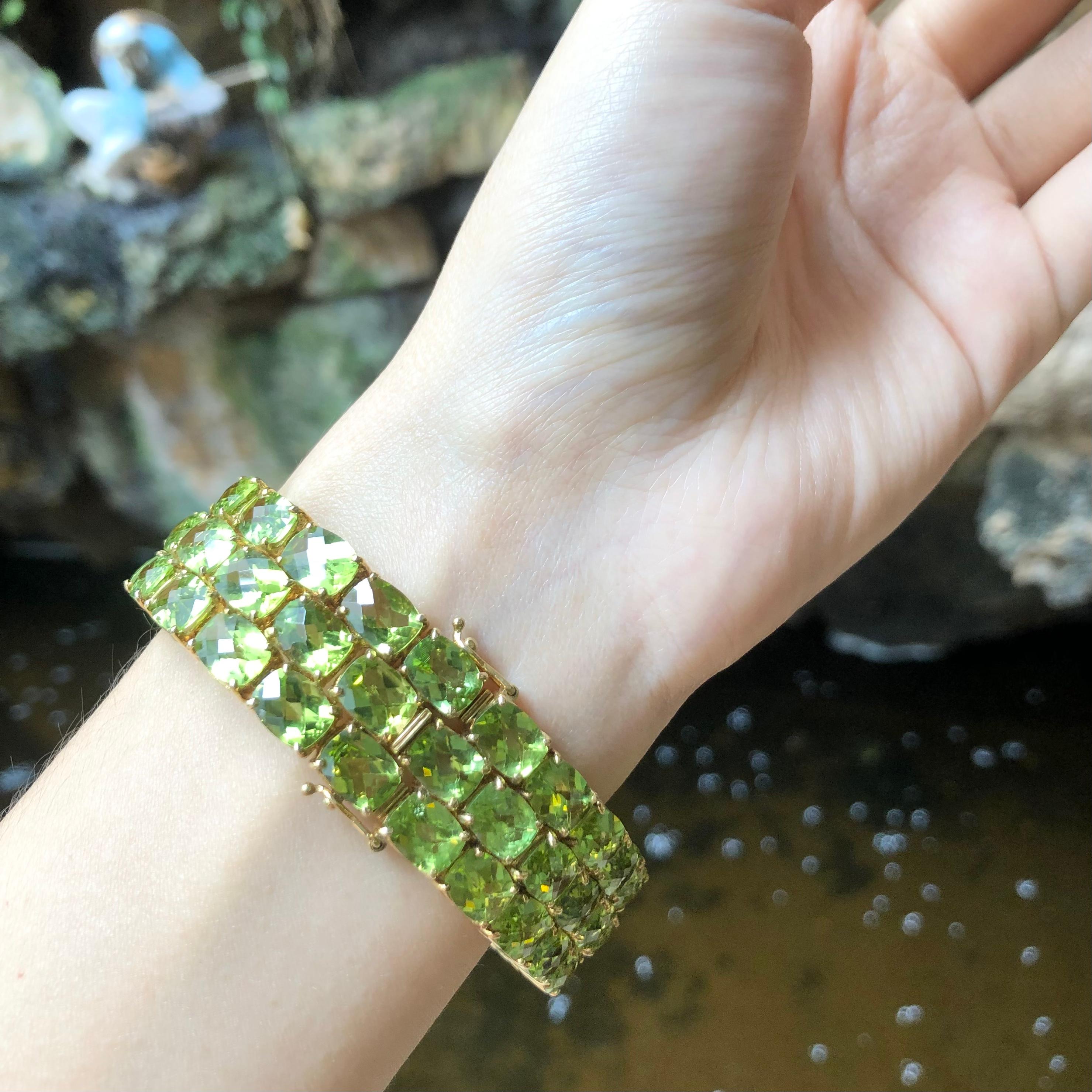 Peridot  Armband aus 14 Karat Gold in verschiedenen Fassungen im Zustand „Neu“ in Bangkok, TH
