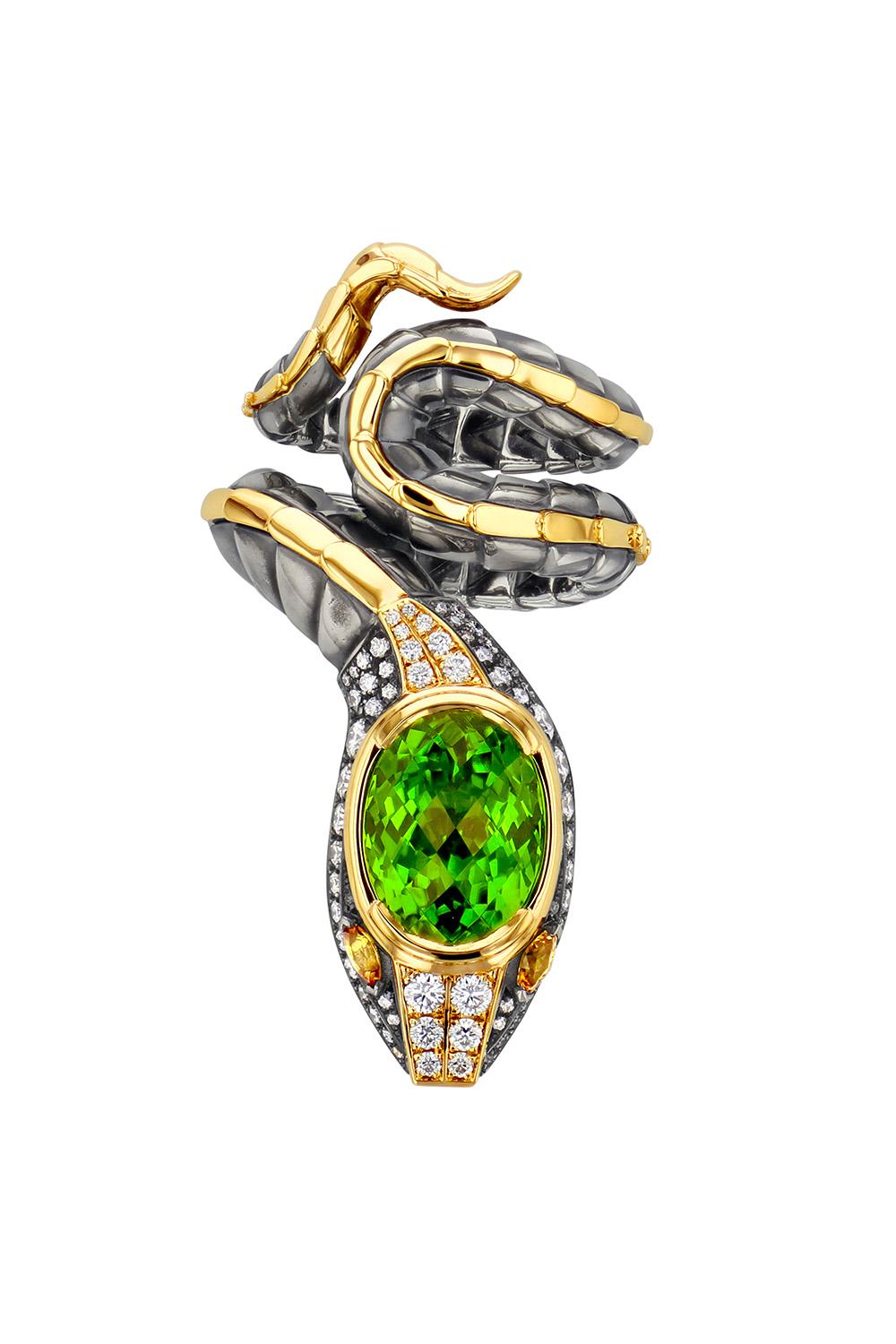 Yellow gold and distressed silver ring. The body, wrapped in distressed silver scales with a yellow gold dorsal ridge, ends with a head that is paved with diamonds and animated with yellow sapphire eyes. At its summit, it is set with an oval peridot