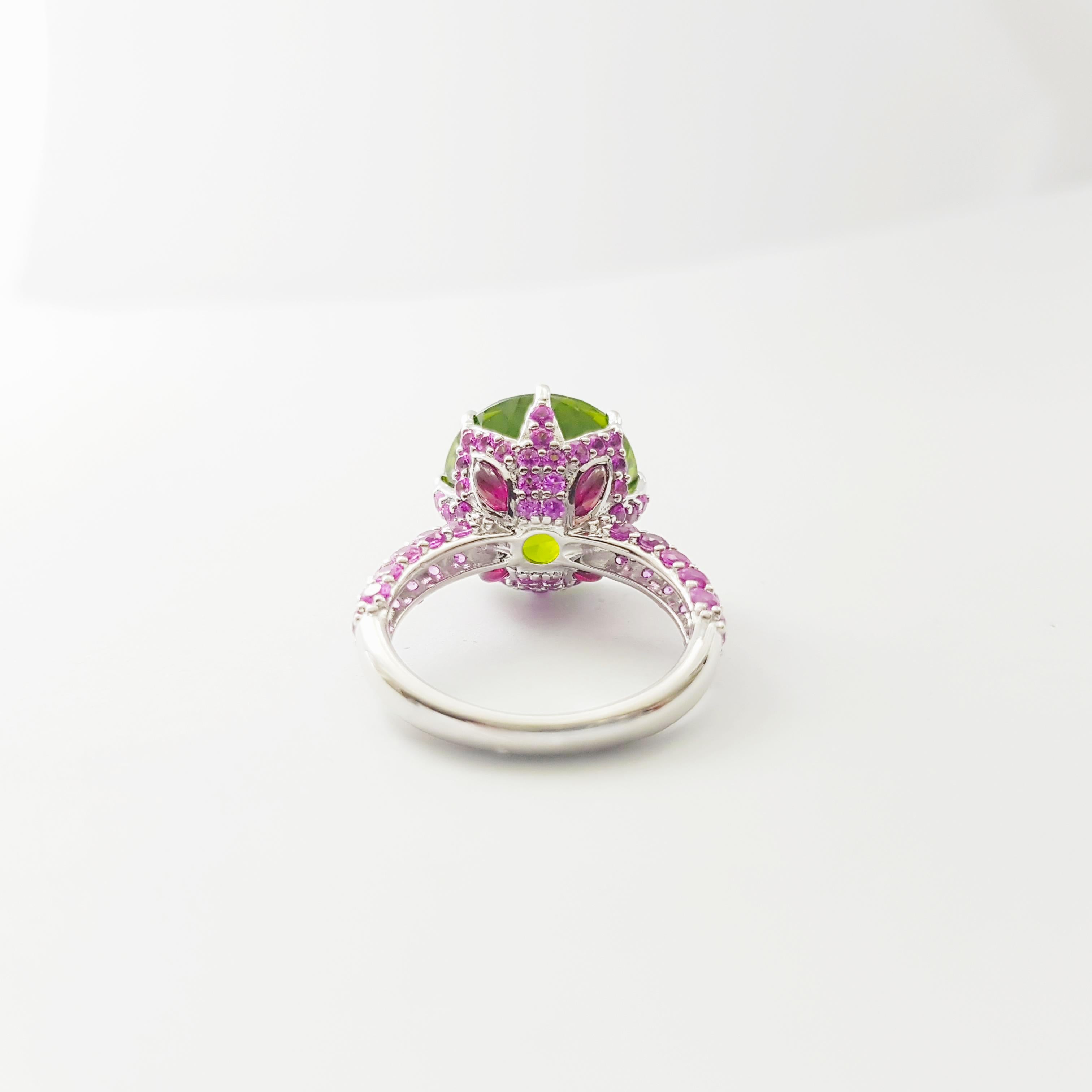 Anillo de peridoto, rubí cabujón y zafiro rosa engastado en oro blanco de 18 quilates en venta 4