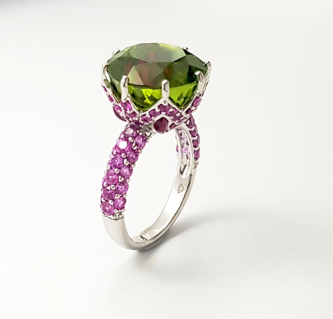 Anillo de peridoto, rubí cabujón y zafiro rosa engastado en oro blanco de 18 quilates en venta 7