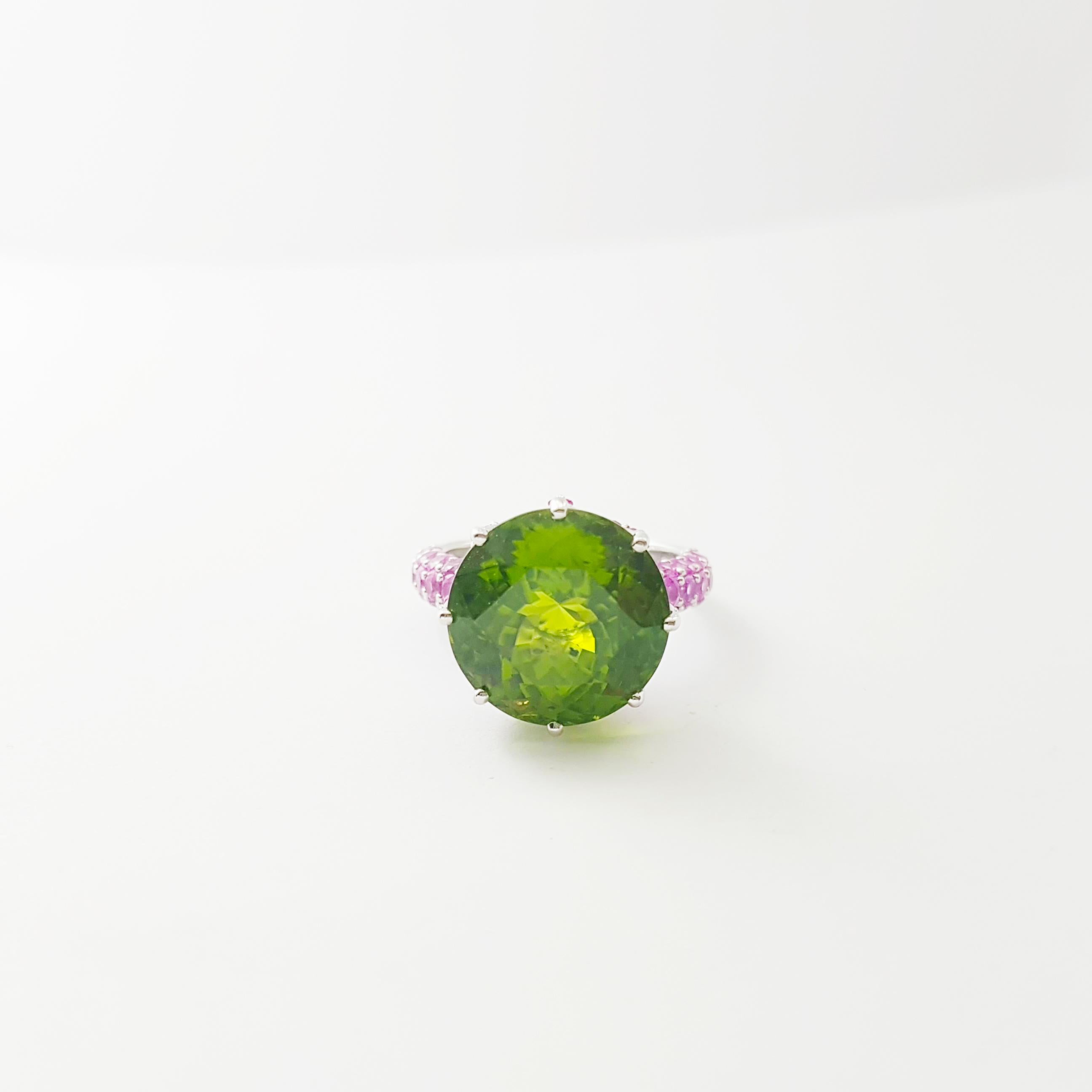 Anillo de peridoto, rubí cabujón y zafiro rosa engastado en oro blanco de 18 quilates en venta 8