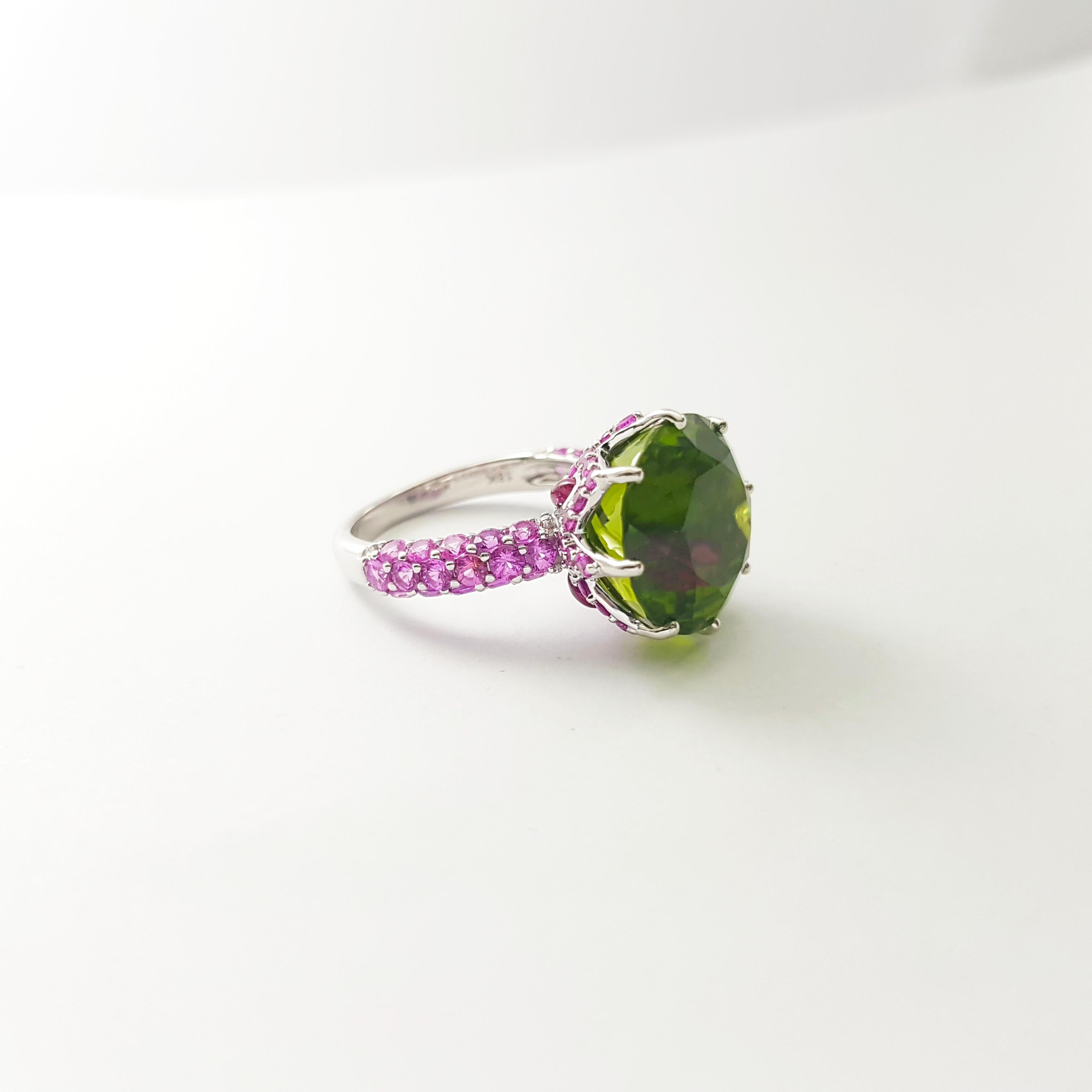 Anillo de peridoto, rubí cabujón y zafiro rosa engastado en oro blanco de 18 quilates en venta 2