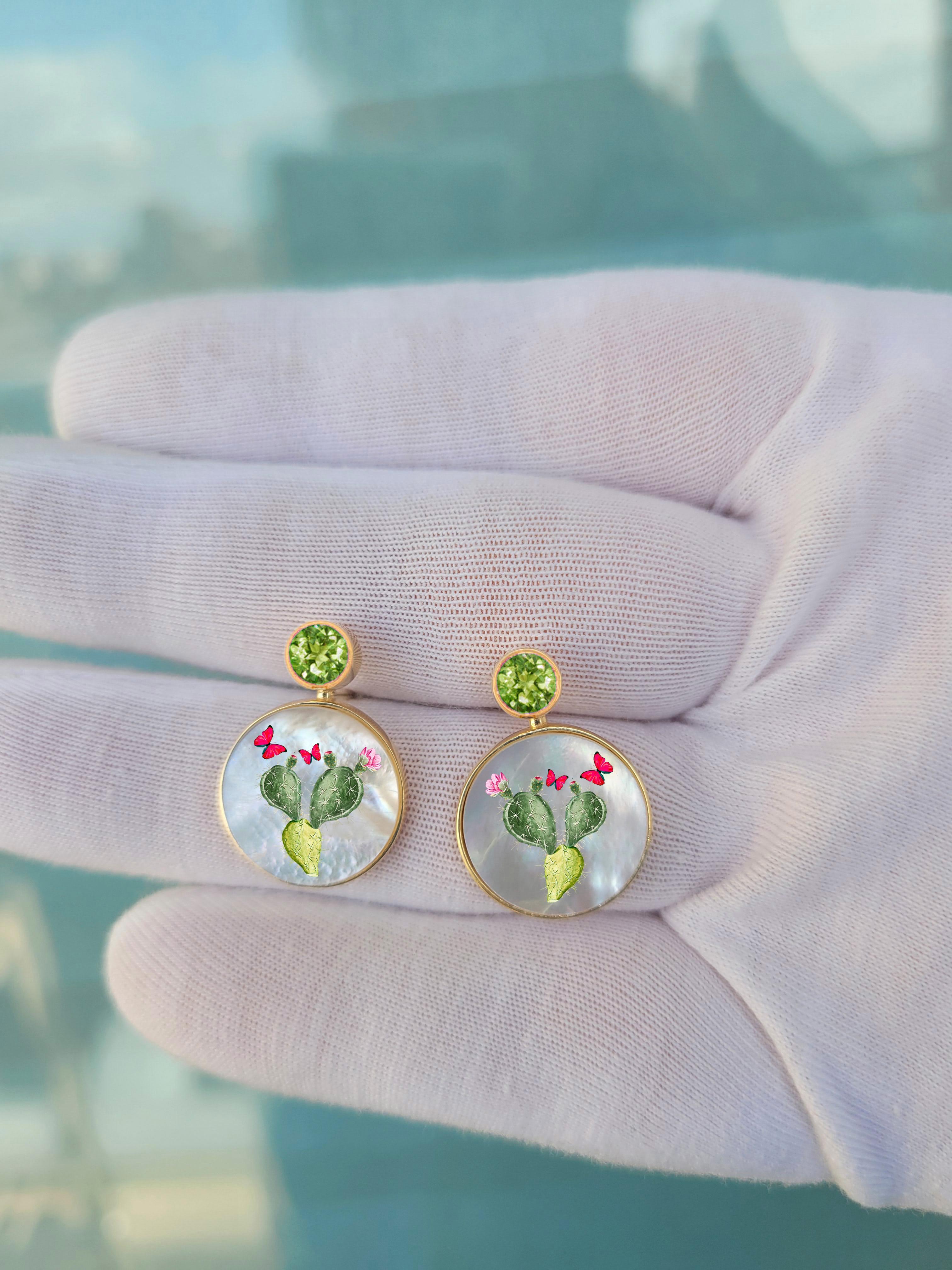 Peridot, cactus blooms painting, Mother of pearl earrings studs. In New Condition For Sale In Istanbul, TR