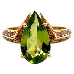 Anello con peridoto e diamanti color champagne in oro giallo 18 carati per lei