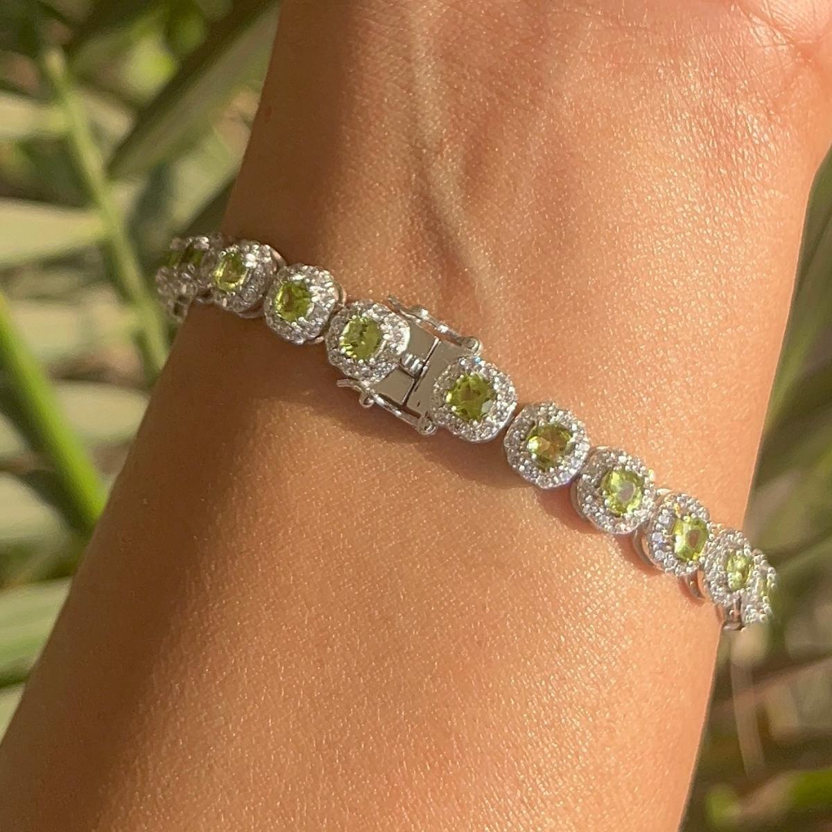 Peridot CZ Halo Tennis Bracelet pour femmes Pierre précieuse verte en argent pour maman Pour femmes en vente