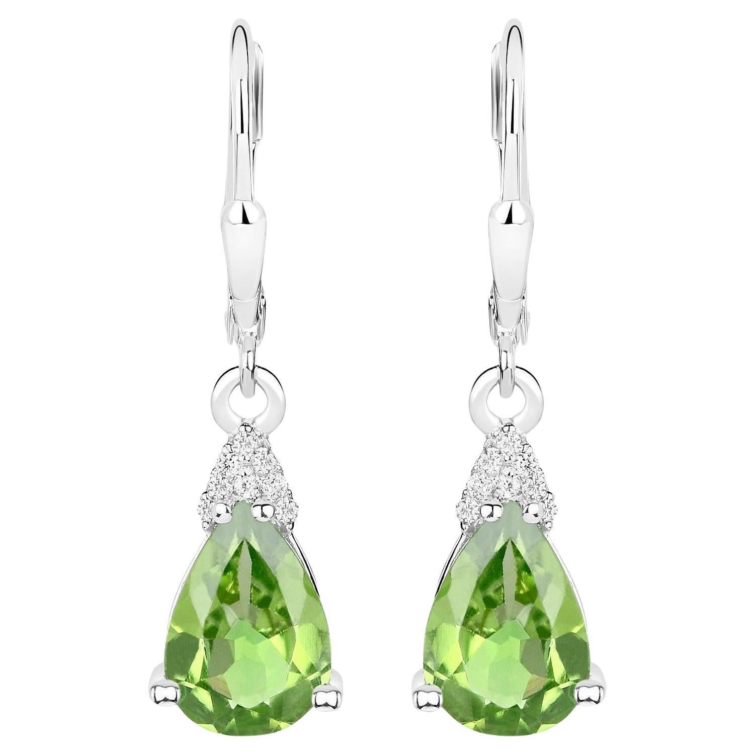 Orecchini con peridoto e zircone bianco da 2,80 carati in oro bianco 18 carati A. Silver in vendita
