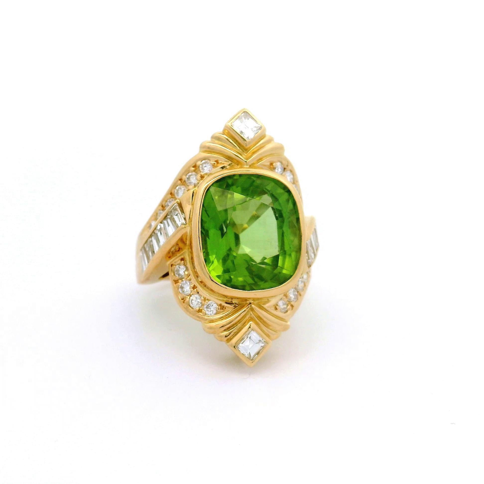 Contemporain Bague en or jaune 18k avec péridot et diamant en vente