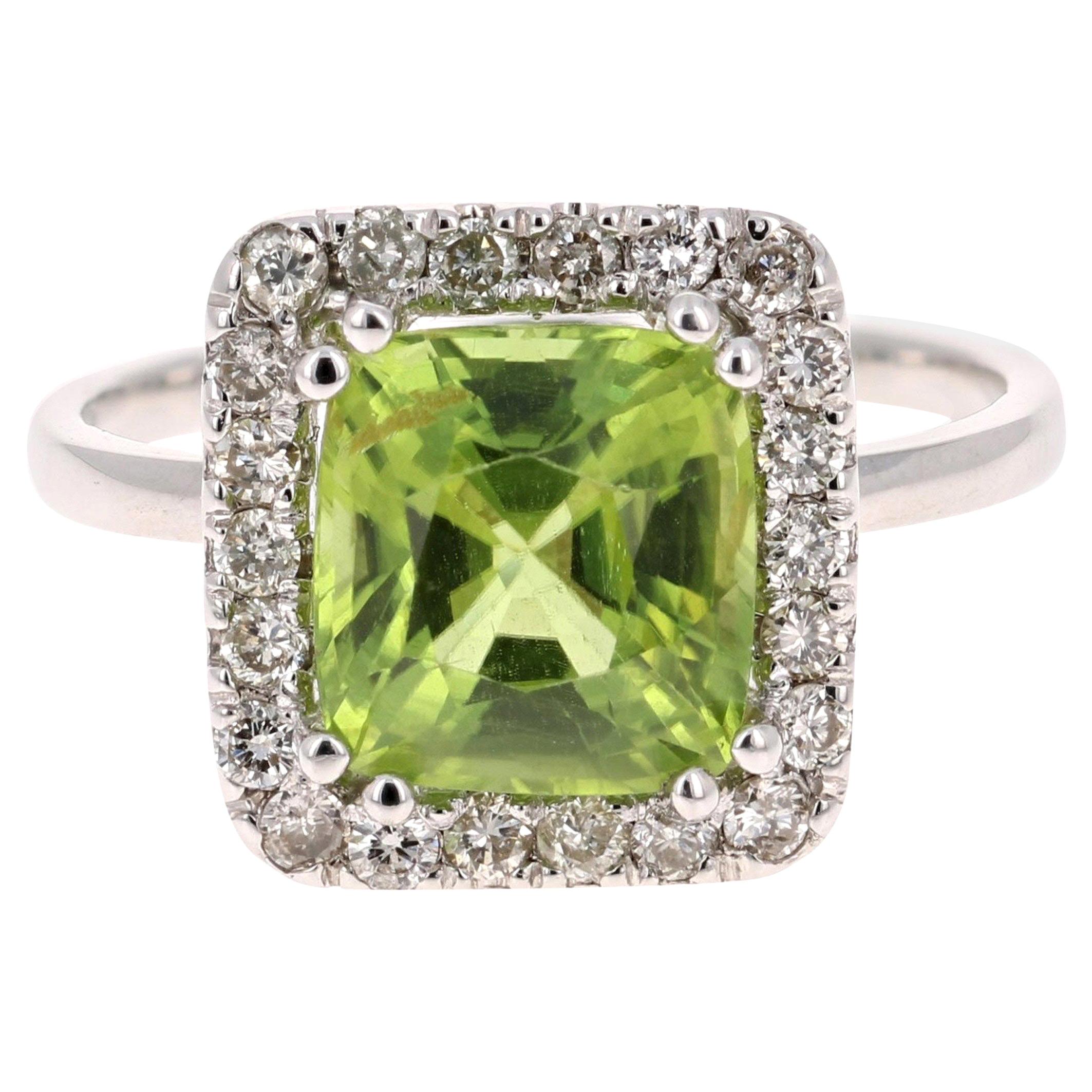 Anillo de oro blanco con diamante peridoto de 3,52 quilates