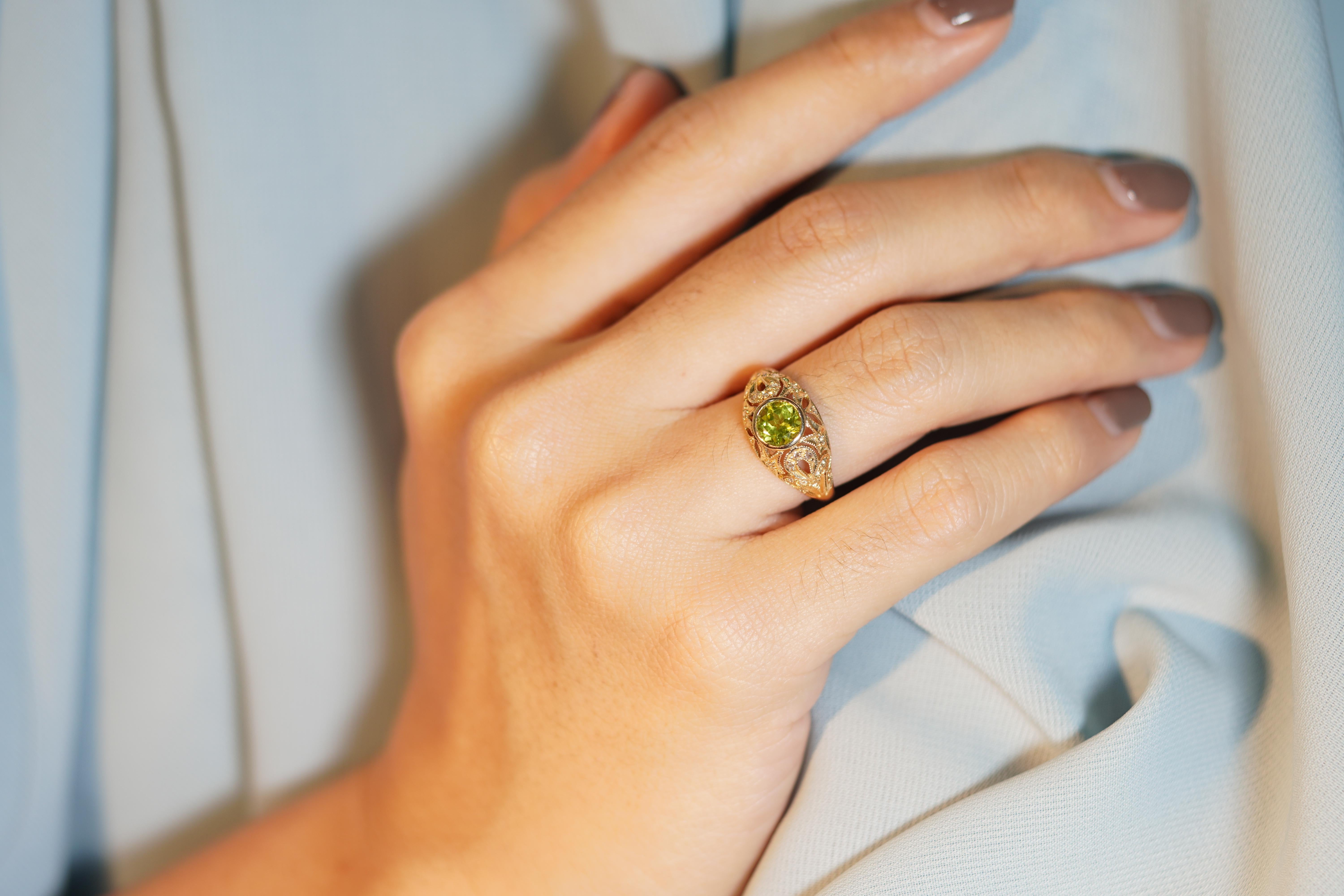 Bague dôme en or jaune 9K à péridot et diamant de style Art déco en vente 3