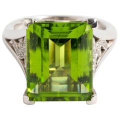Peridot Diamond Dress Ring, 18 Karat White Gold, Statement Piece