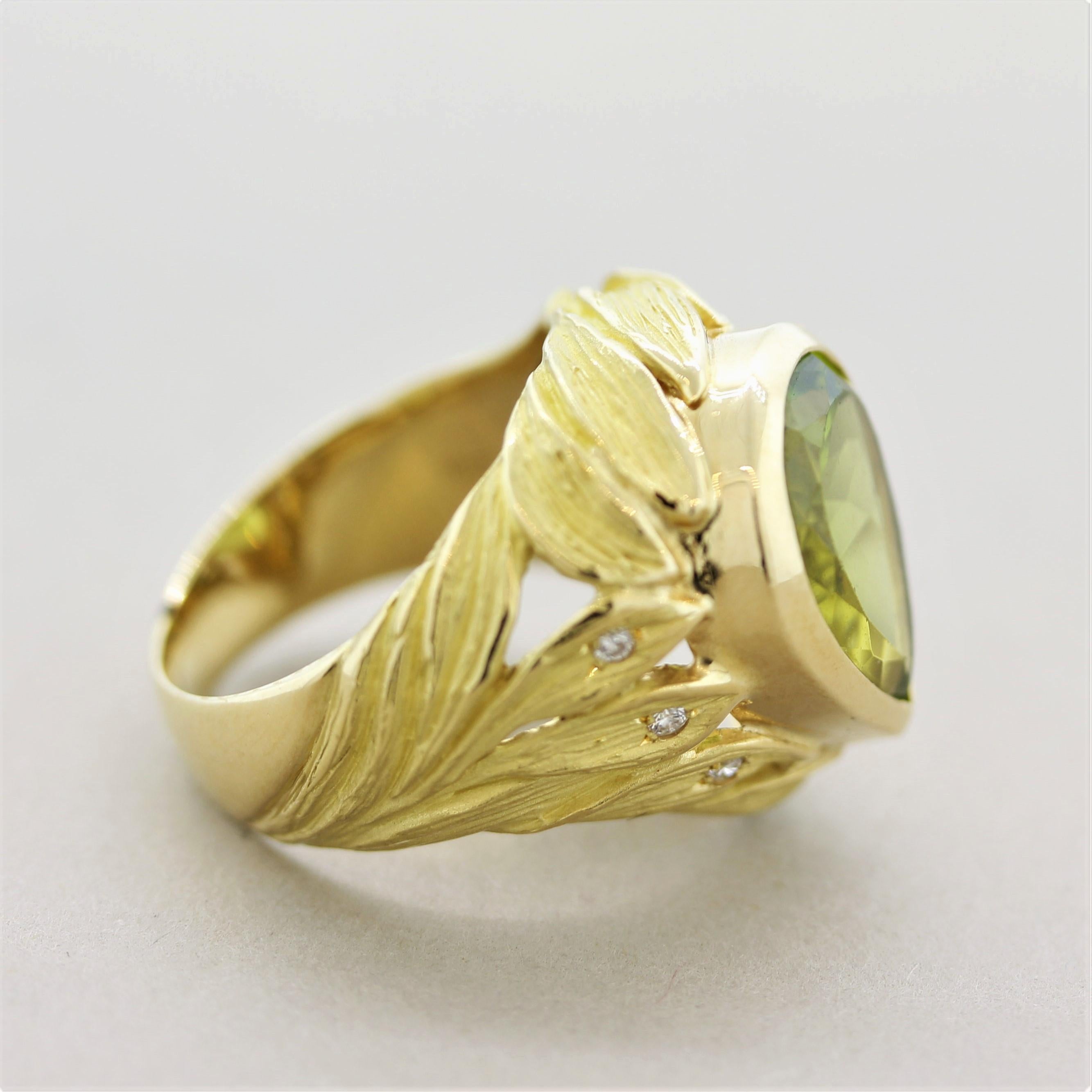 Women's Peridot Diamond Gold Sculpted Ring