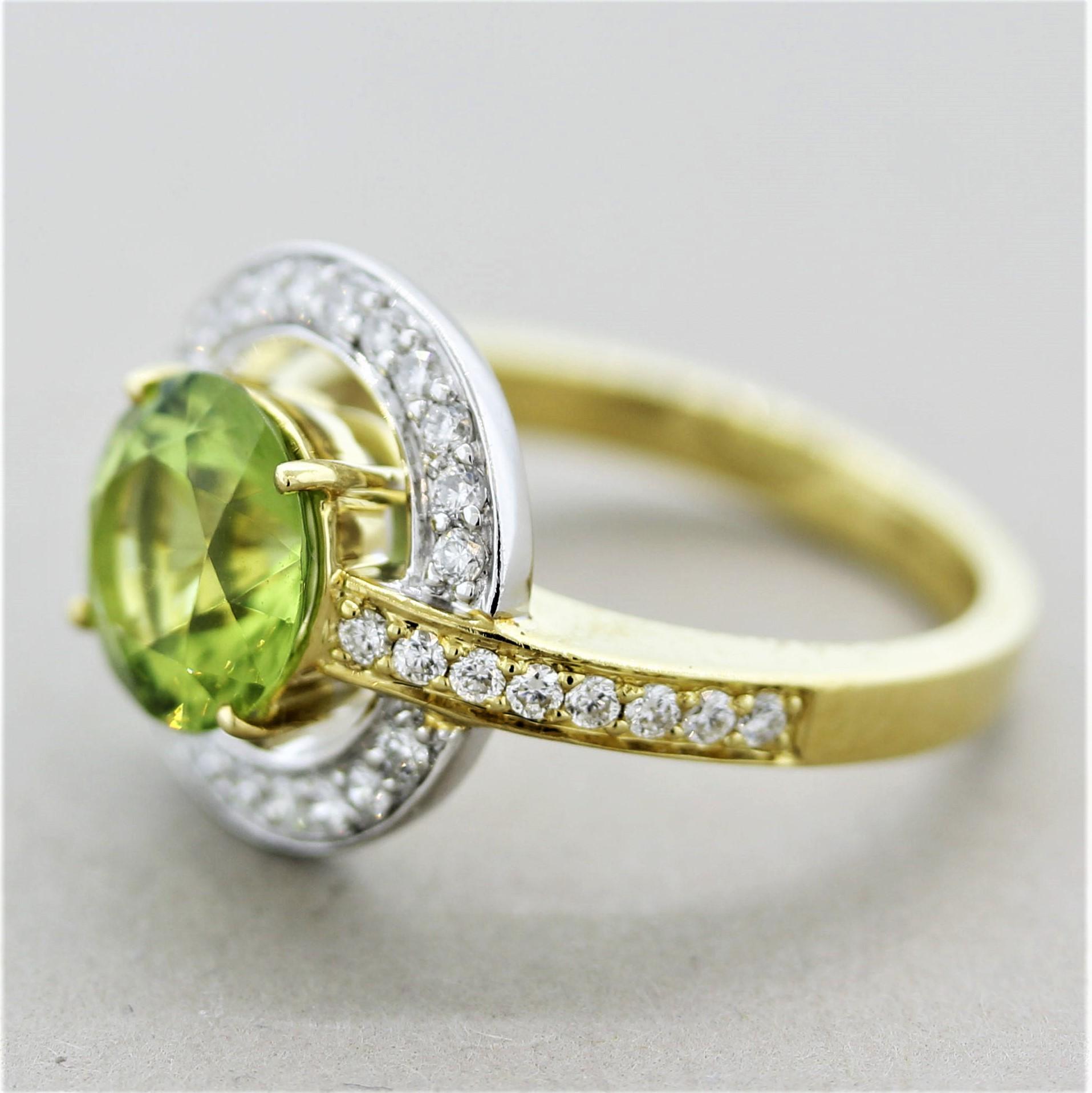 Round Cut Peridot Diamond Gold Two-Tone Ring For Sale