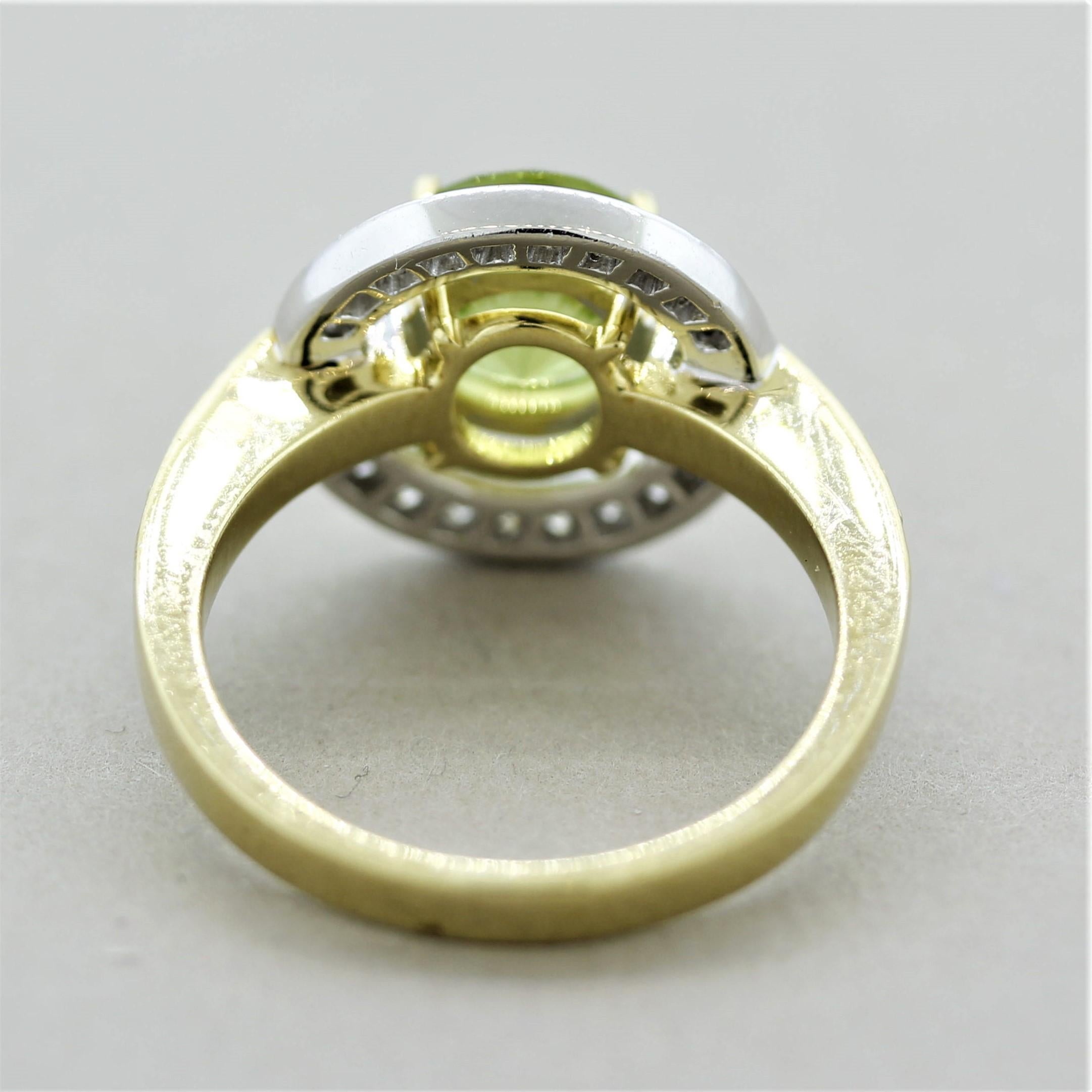 Peridot Diamond Gold Two-Tone Ring In New Condition For Sale In Beverly Hills, CA